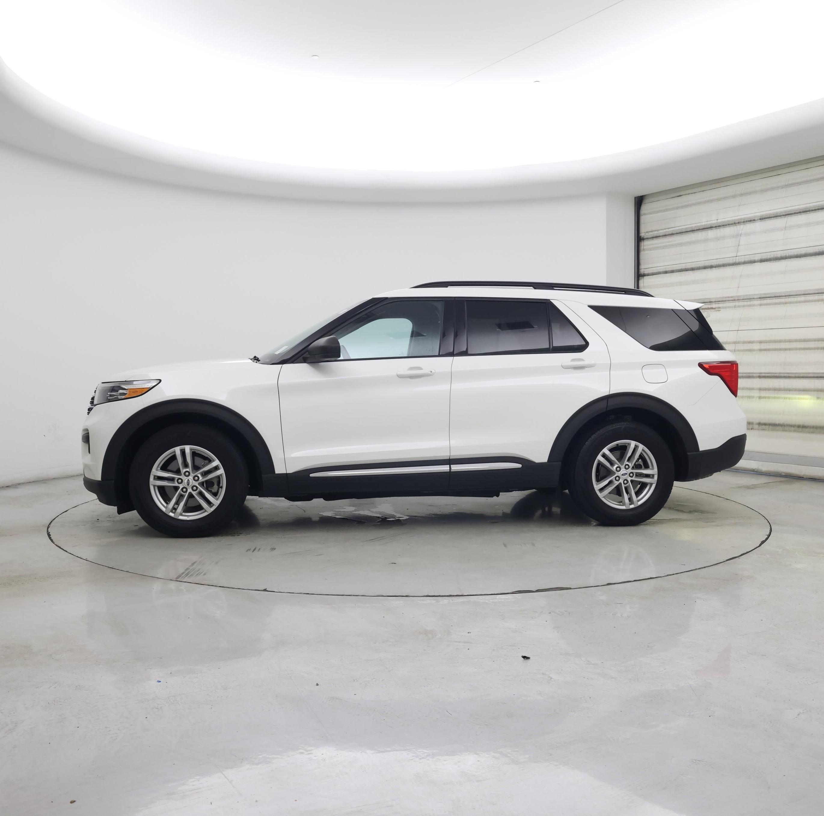 Thumbnail: 2022 Ford Explorer - 3