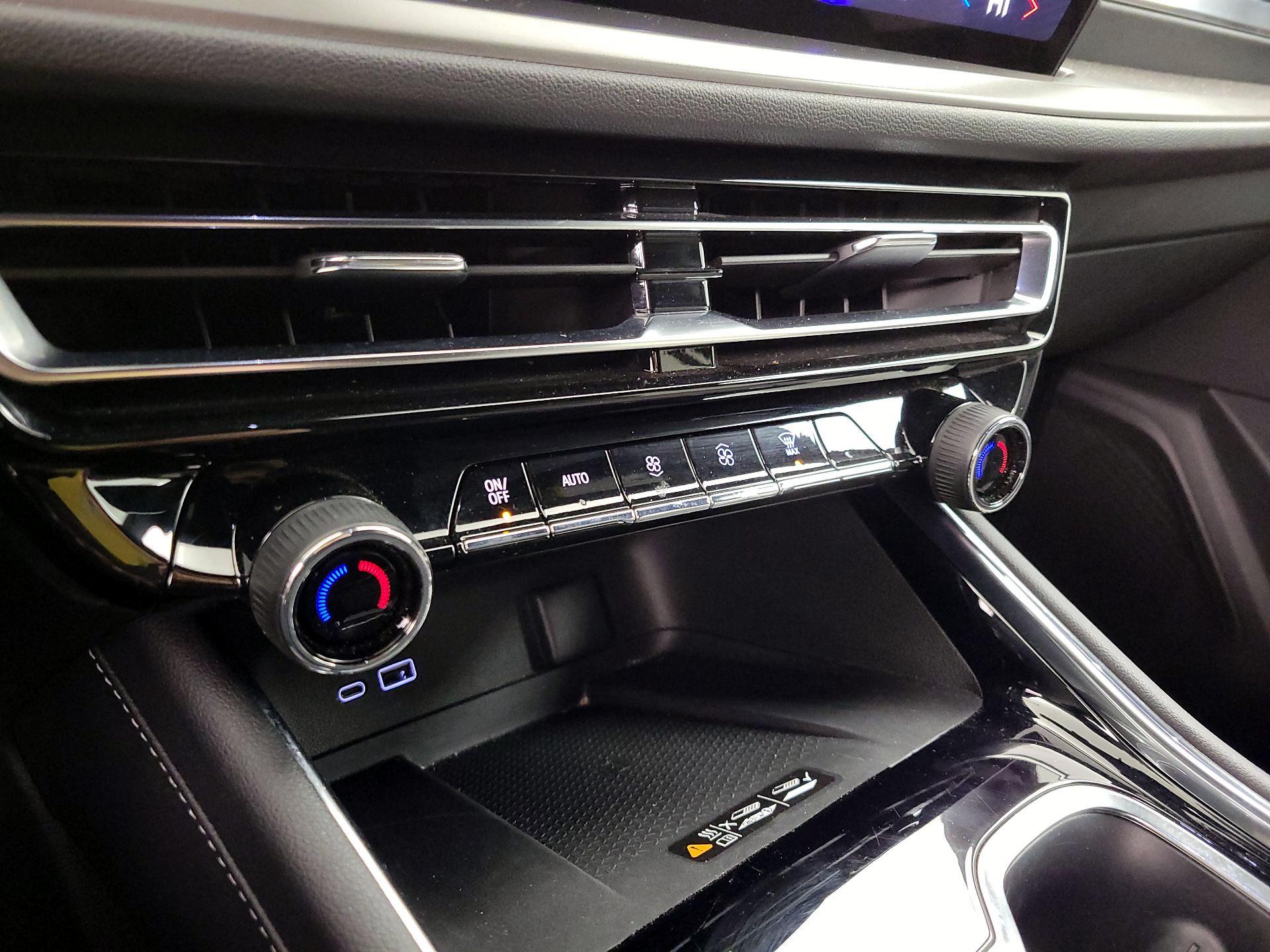 Thumbnail: 2025 Chevrolet Traverse - 16