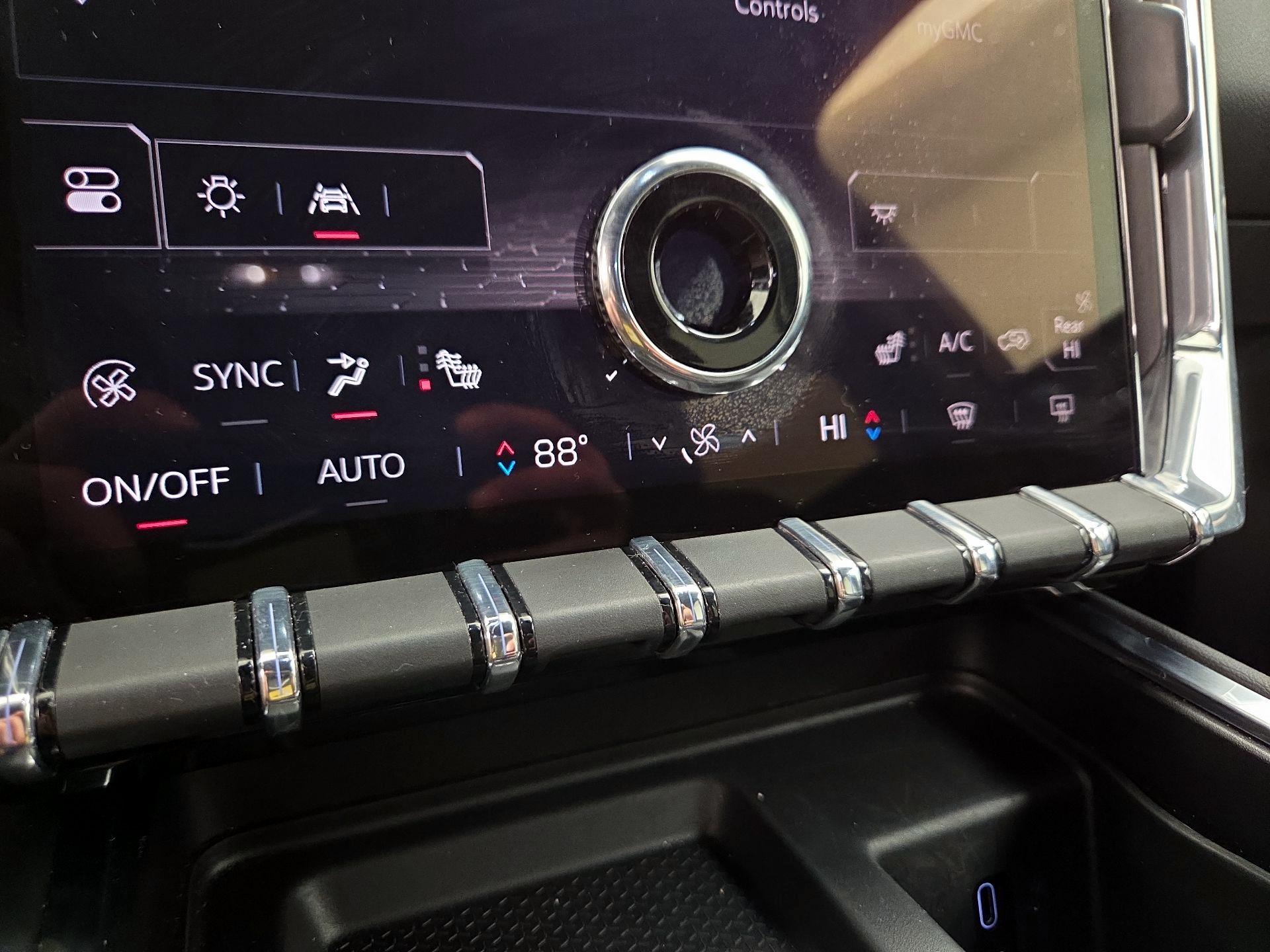 Thumbnail: 2025 GMC Acadia - 16