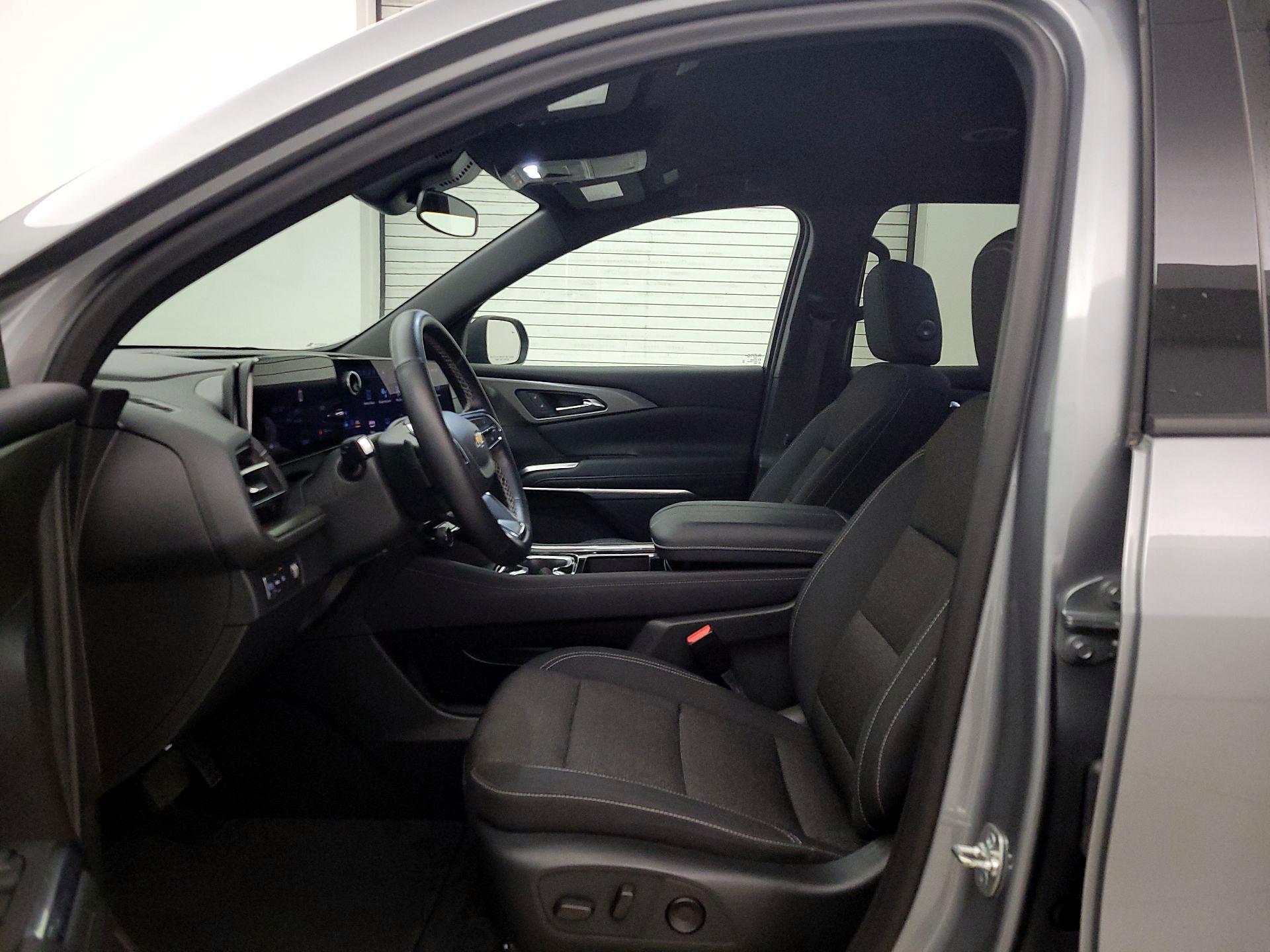 Thumbnail: 2025 Chevrolet Traverse - 11