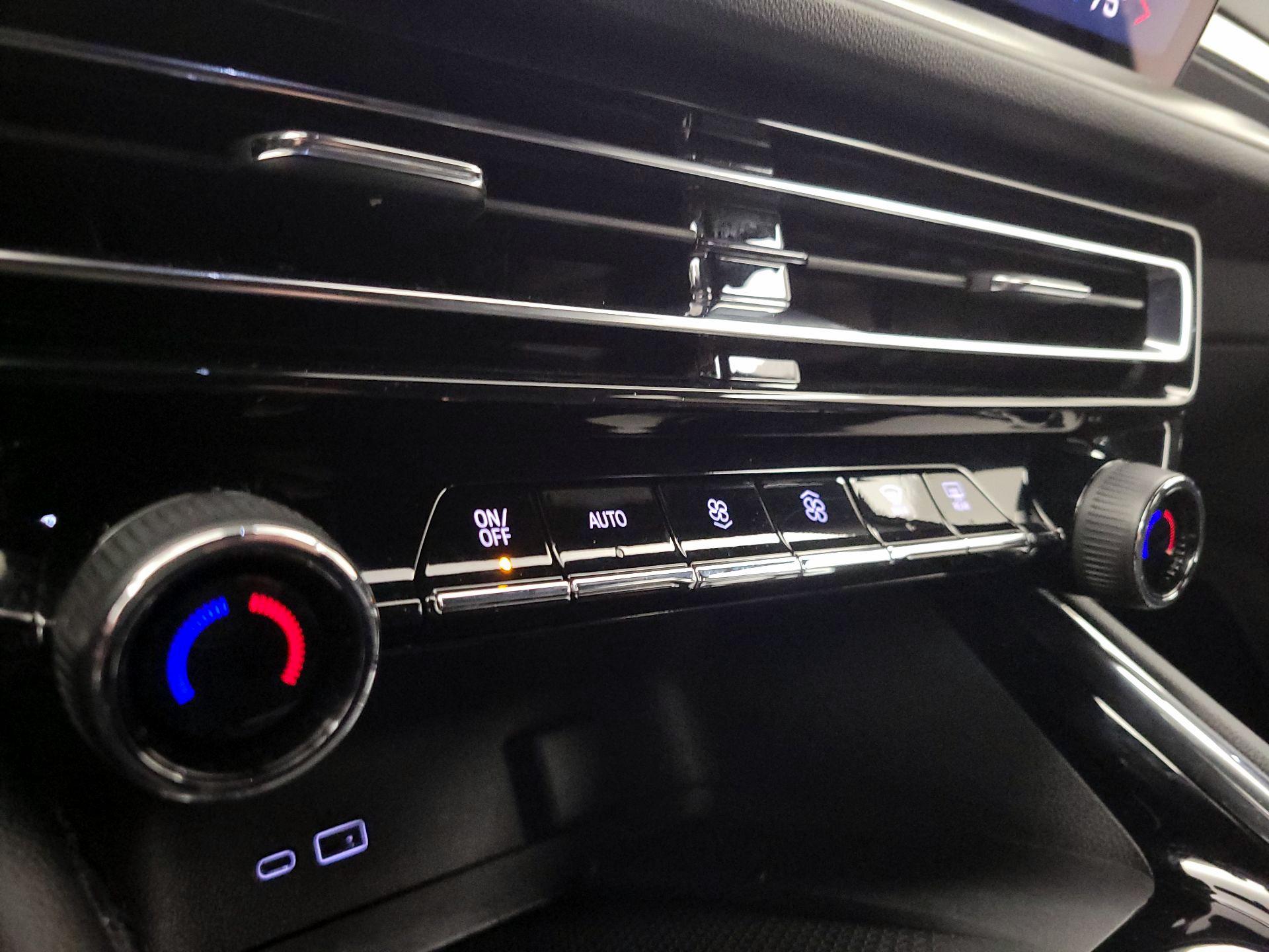 Thumbnail: 2025 Chevrolet Traverse - 16