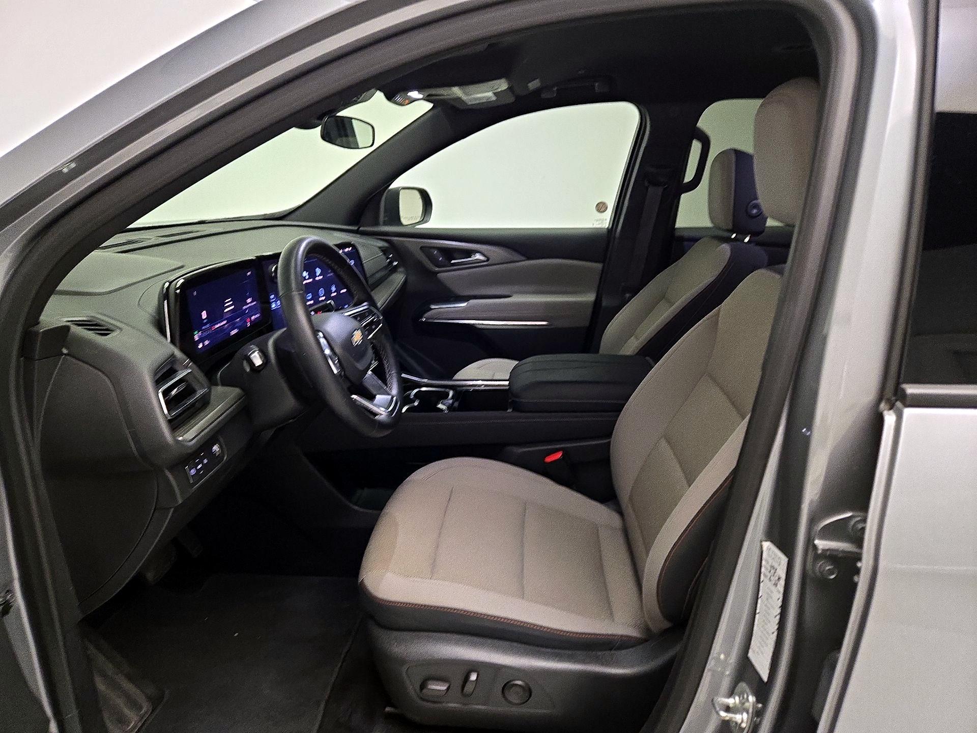 Thumbnail: 2025 Chevrolet Traverse - 11