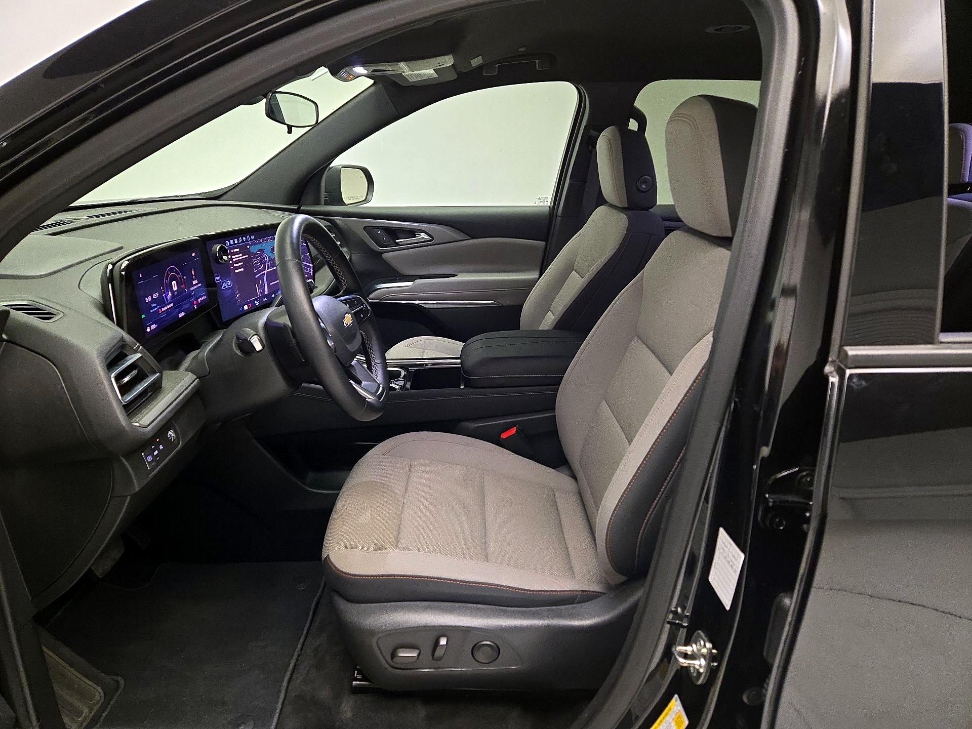 Thumbnail: 2025 Chevrolet Traverse - 11