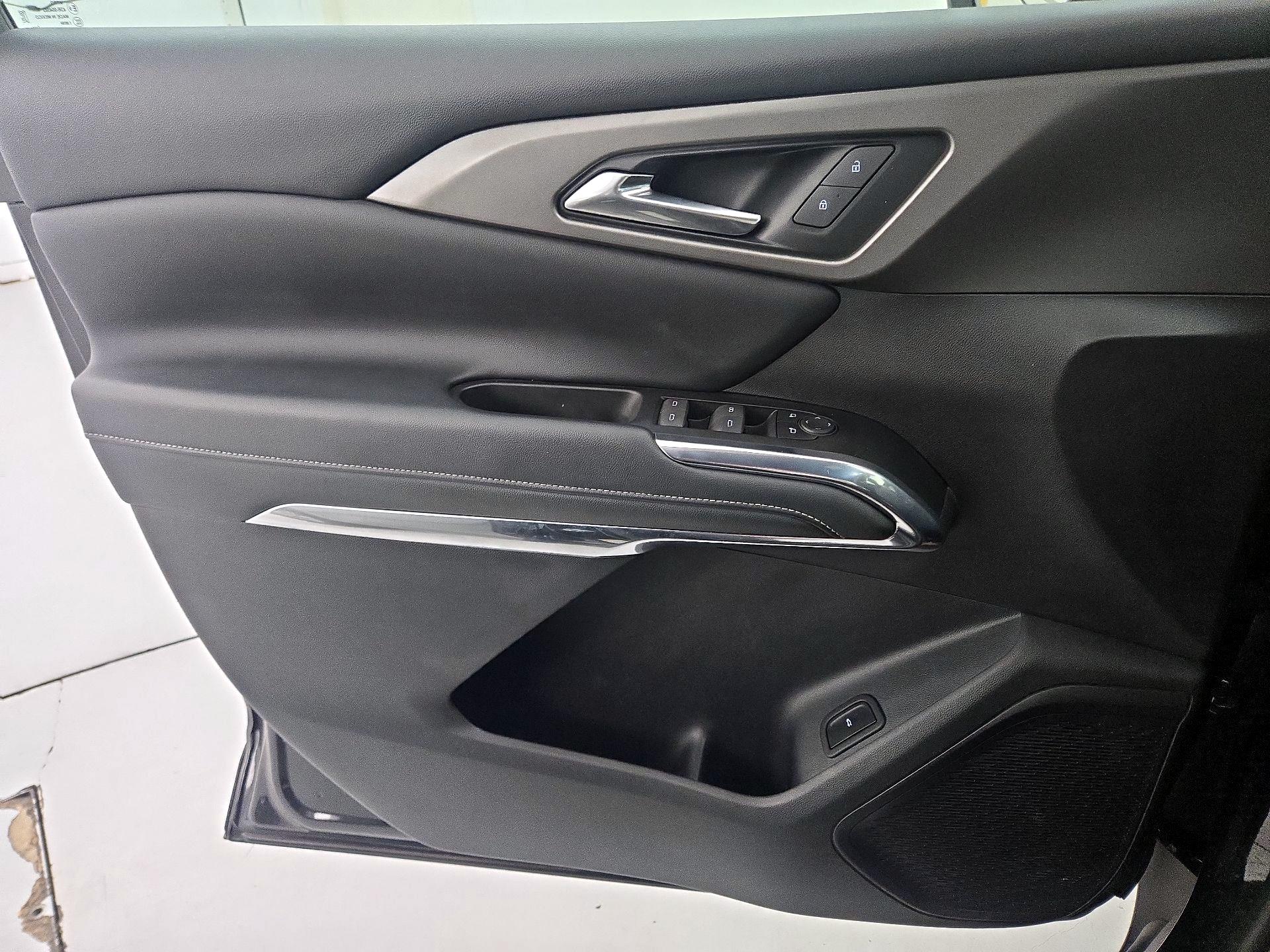 Thumbnail: 2025 Chevrolet Traverse - 12