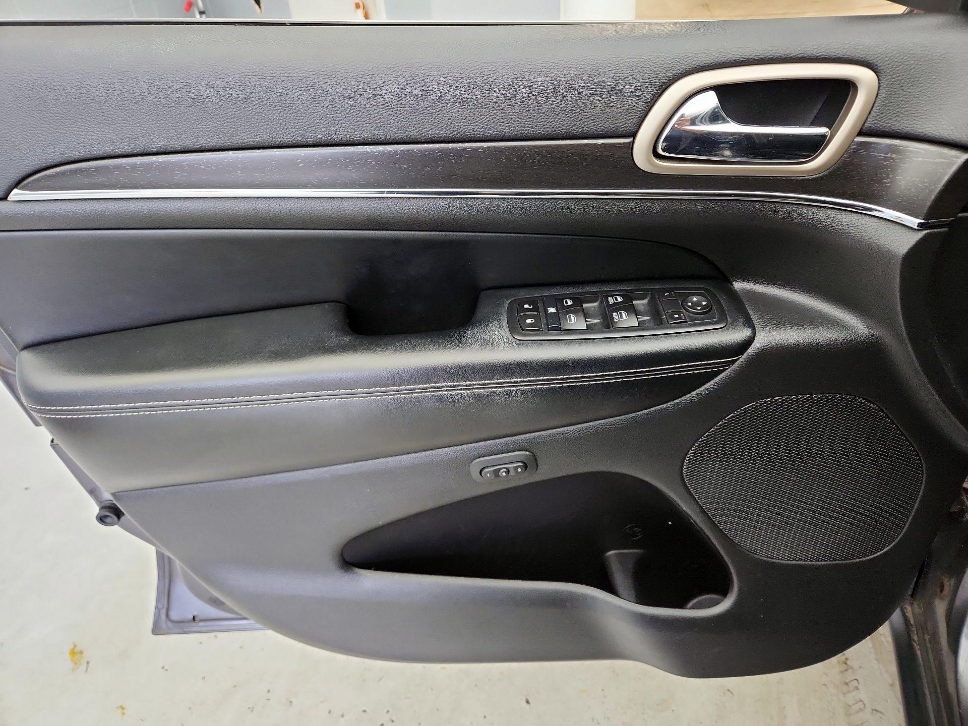 Thumbnail: 2017 Jeep Grand Cherokee - 12