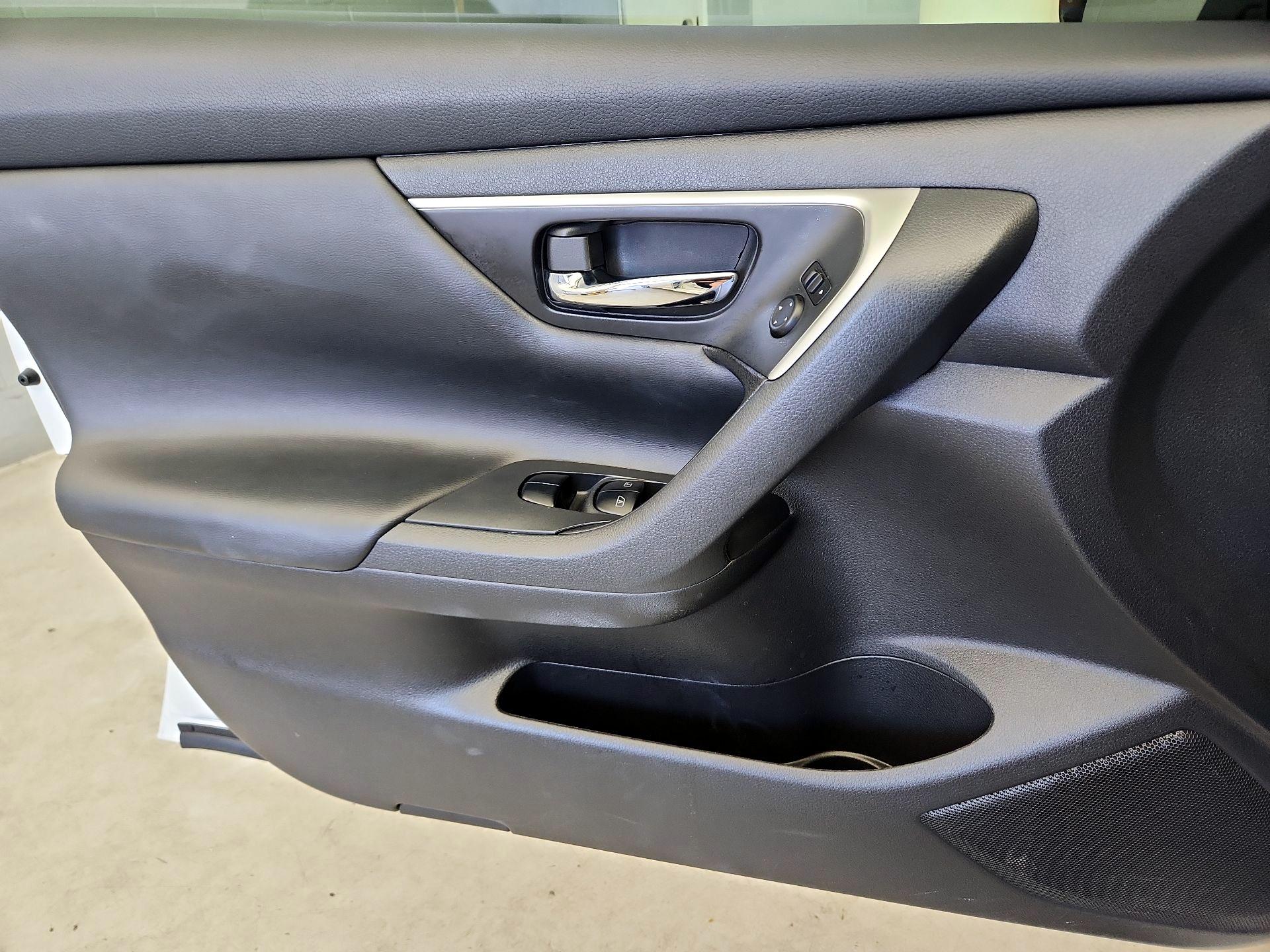 Thumbnail: 2018 Nissan Altima - 12