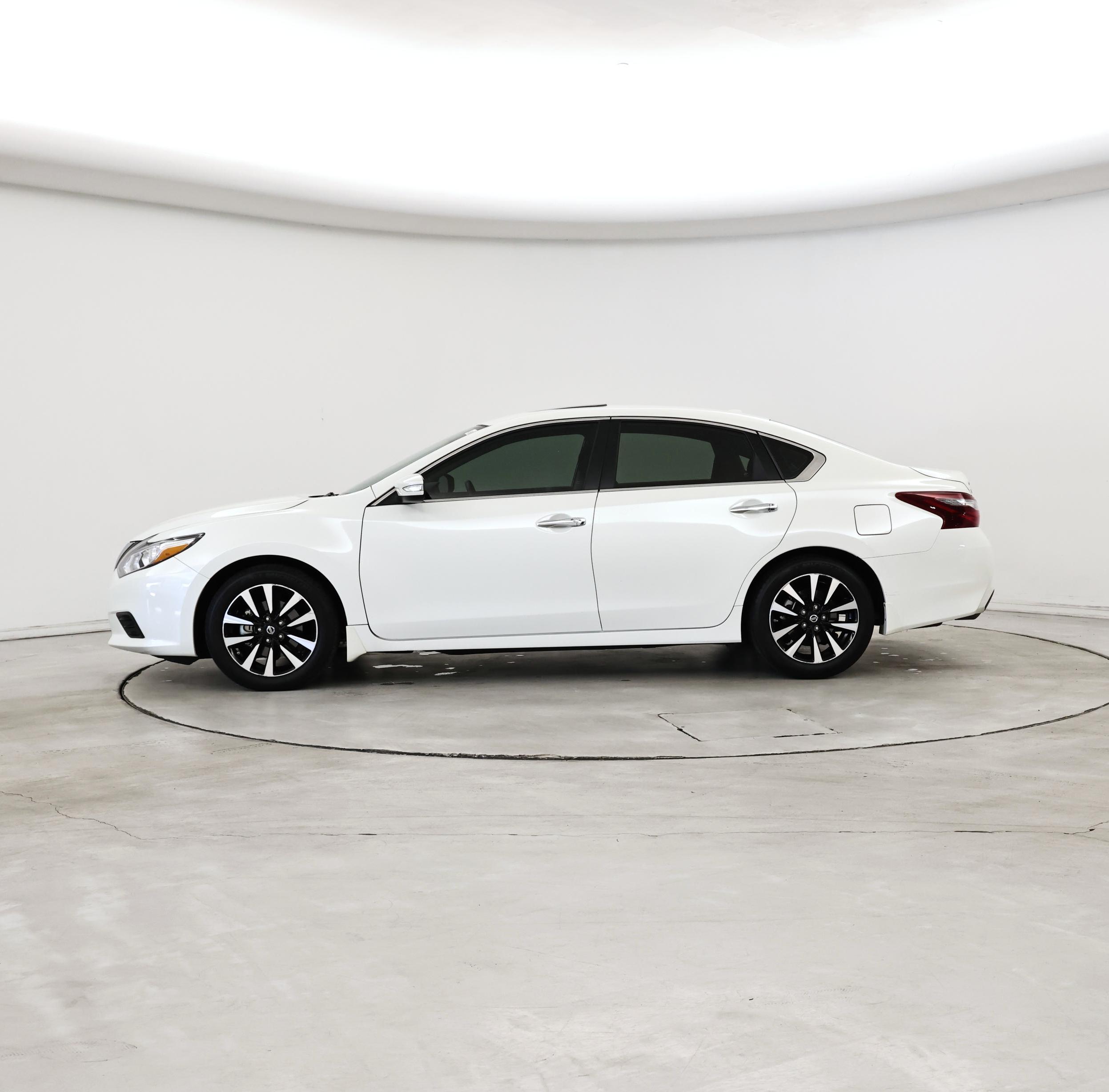 Thumbnail: 2018 Nissan Altima - 3