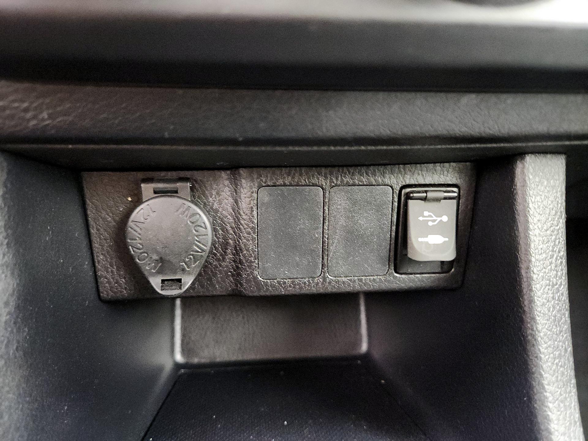 Thumbnail: 2016 Toyota Corolla - 17