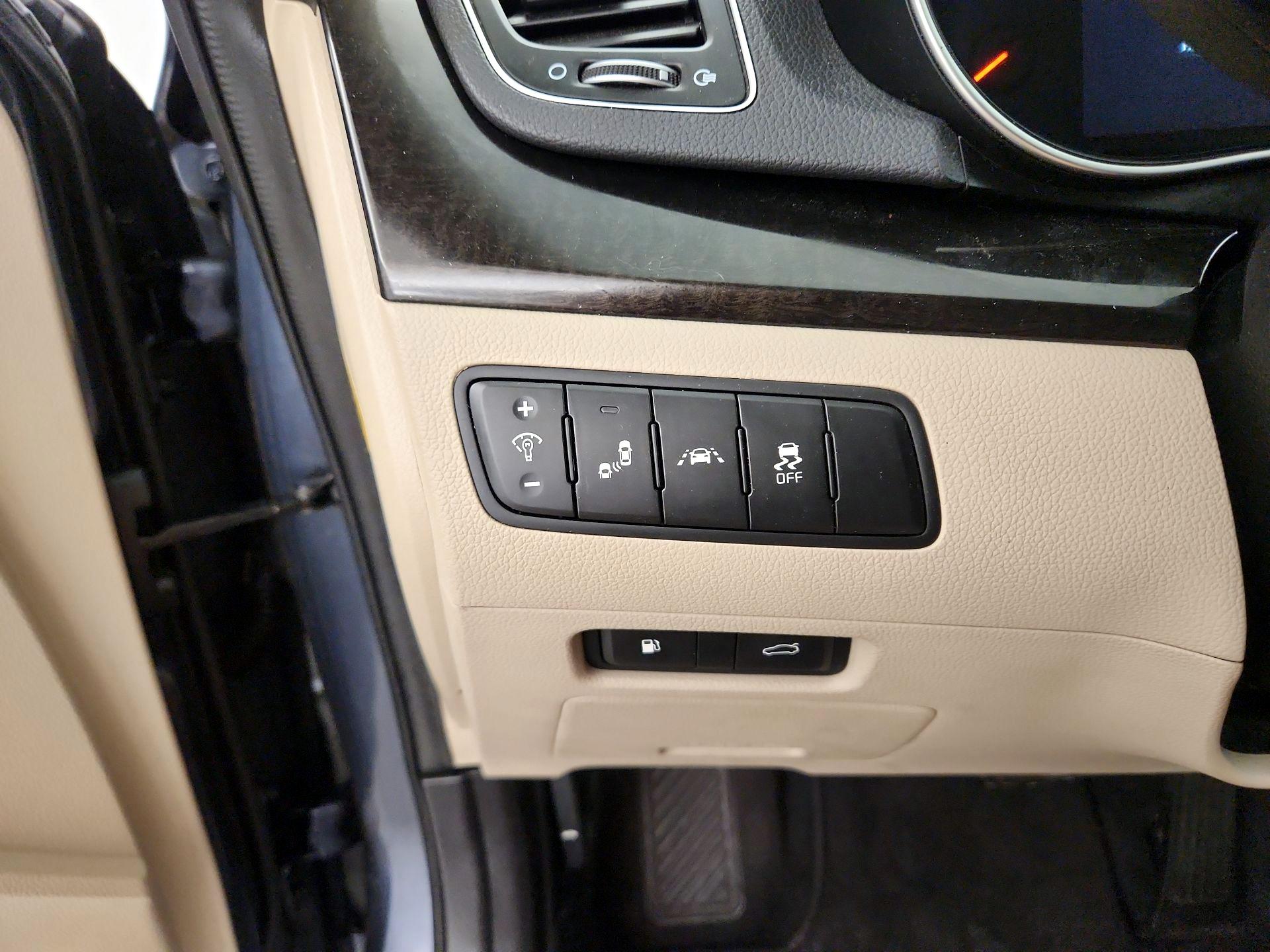 Thumbnail: 2015 Kia Cadenza - 13