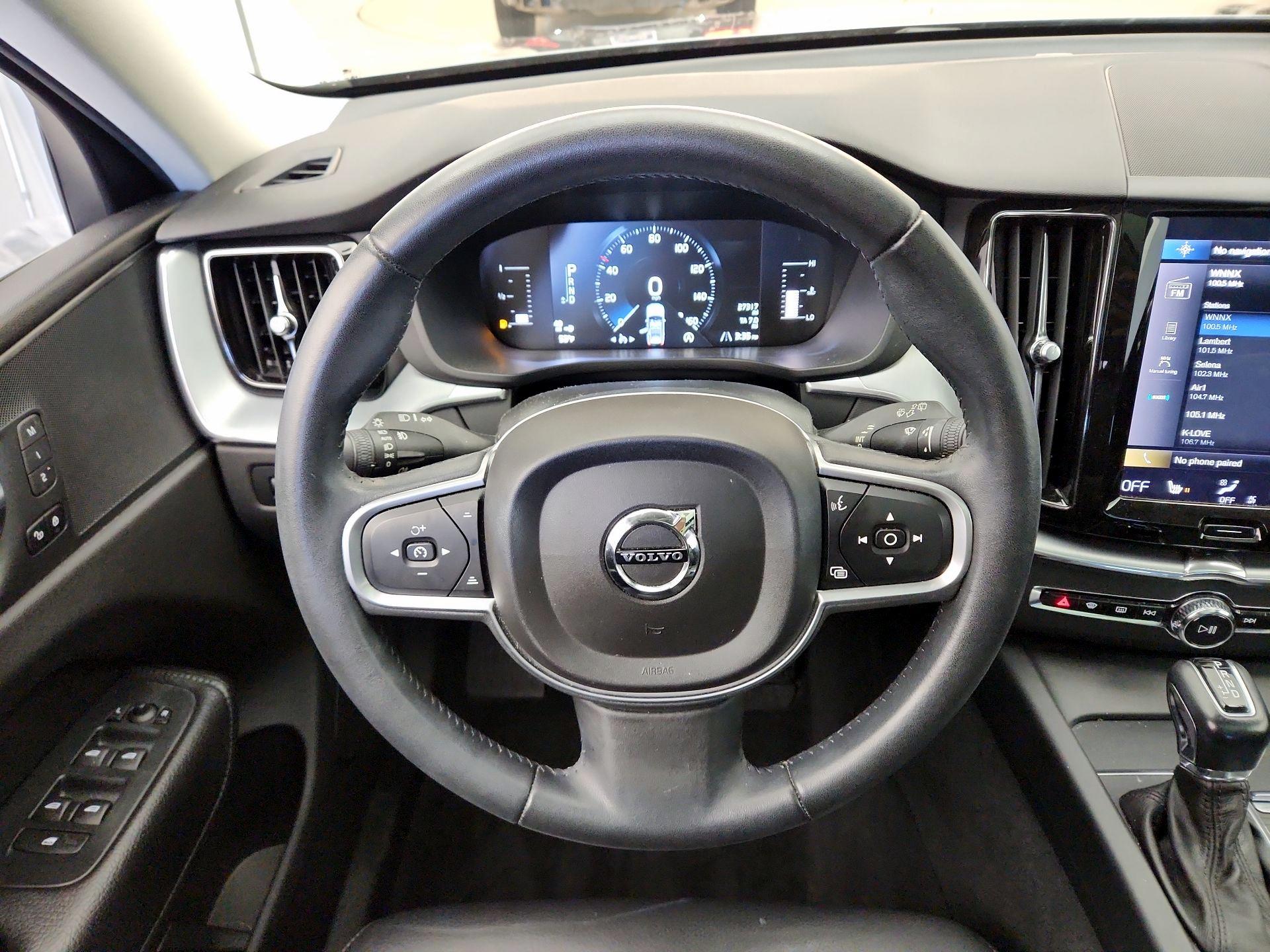 Thumbnail: 2018 Volvo XC60 - 10