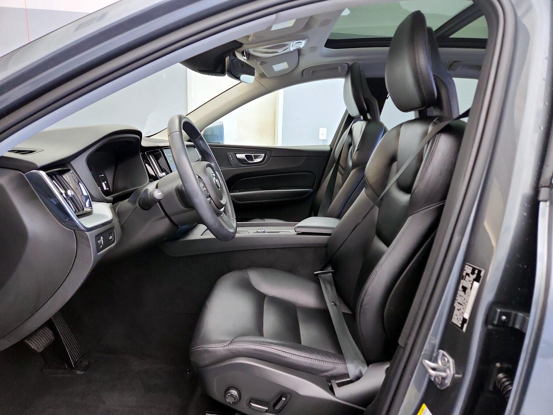 Thumbnail: 2018 Volvo XC60 - 11