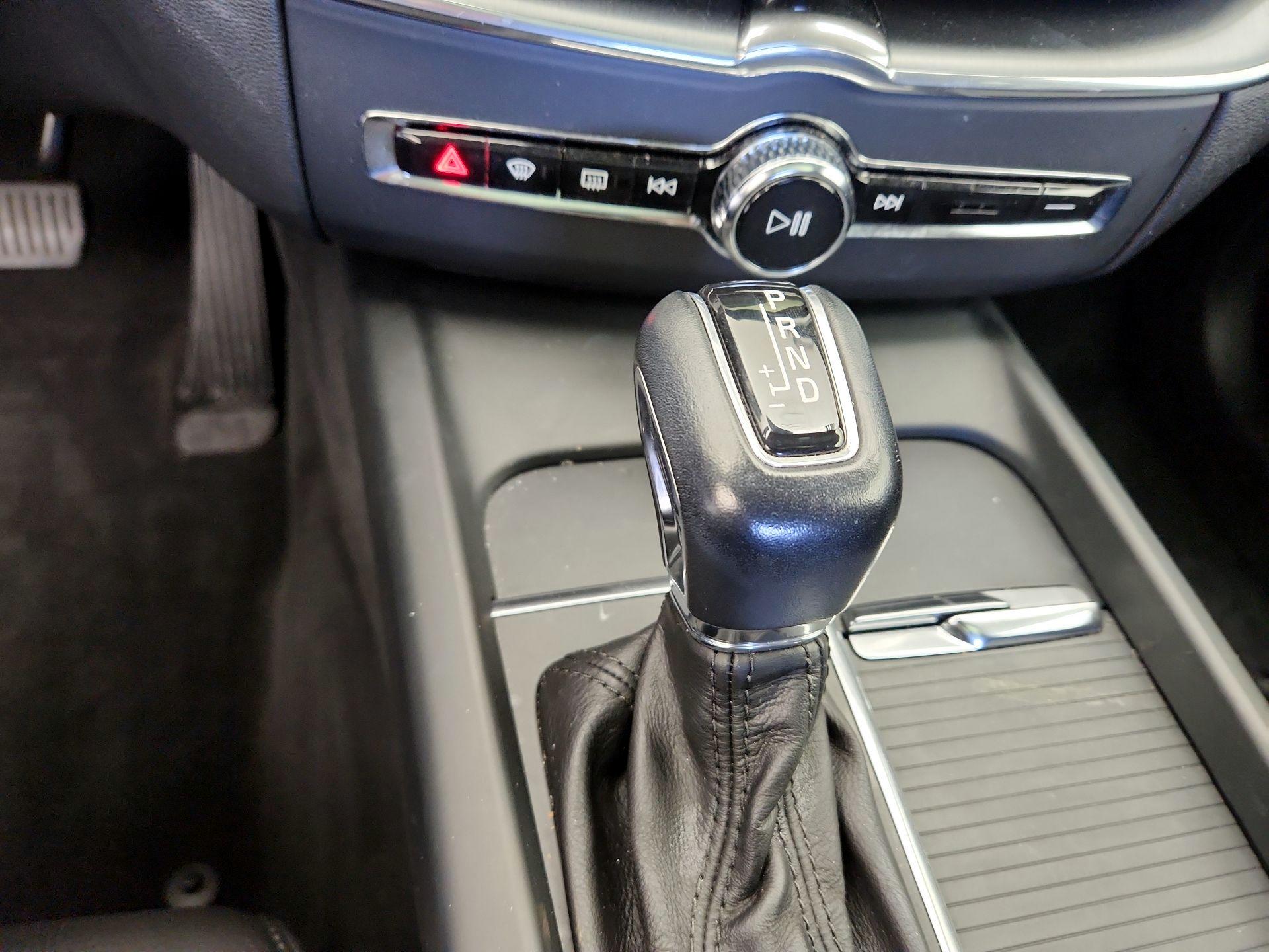 Thumbnail: 2018 Volvo XC60 - 17