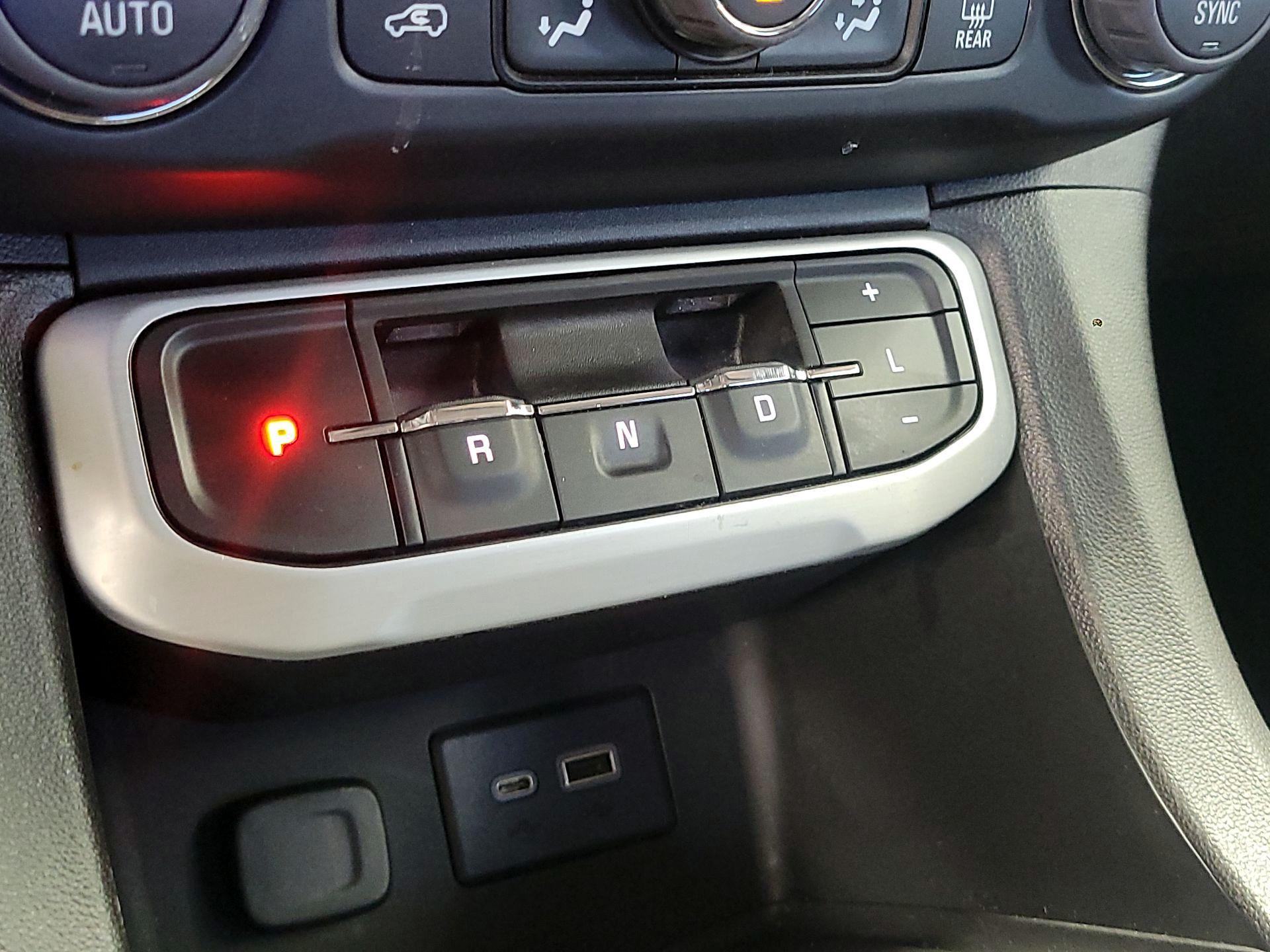 Thumbnail: 2023 GMC Acadia - 17