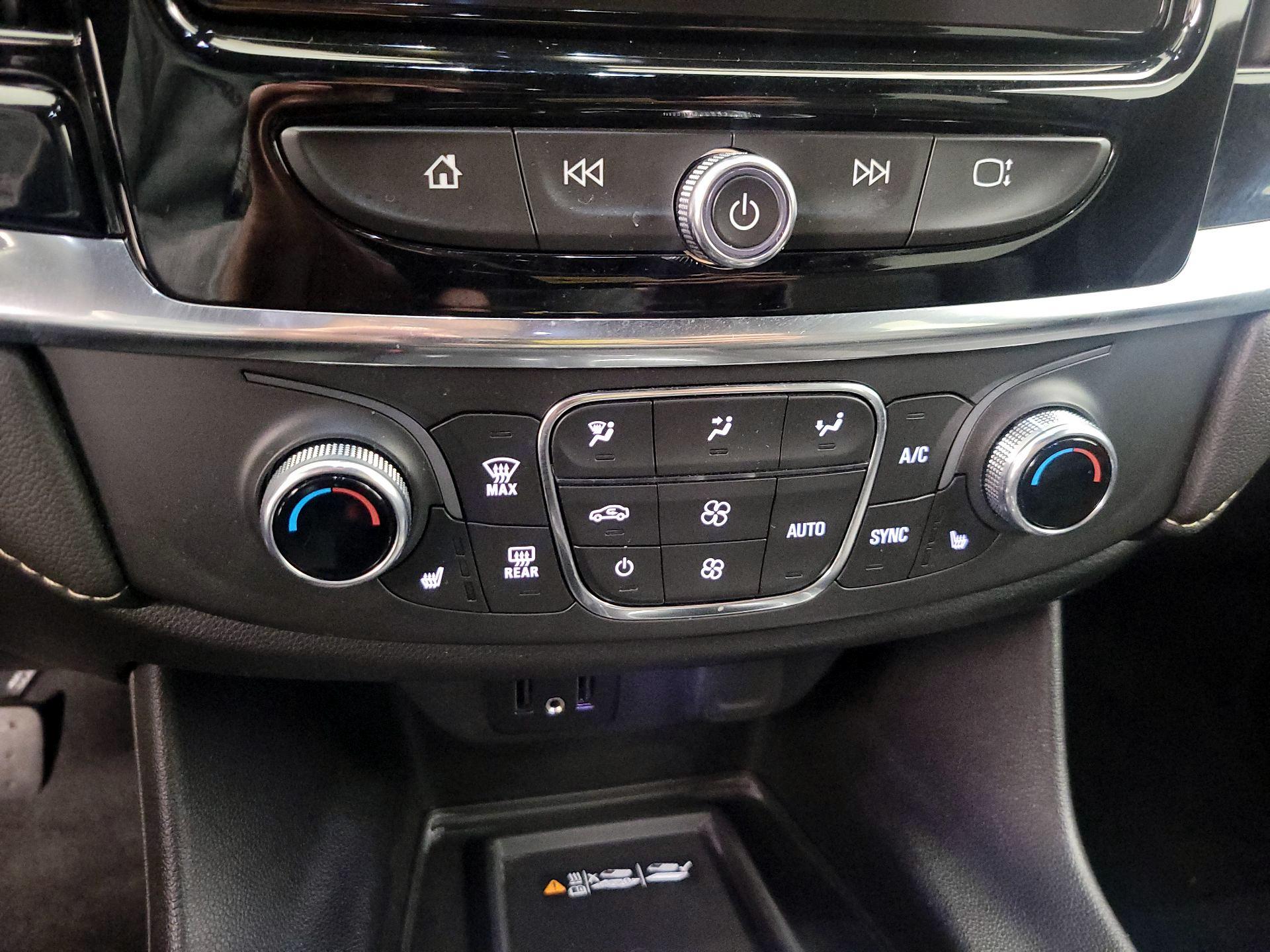 Thumbnail: 2023 Chevrolet Traverse - 16