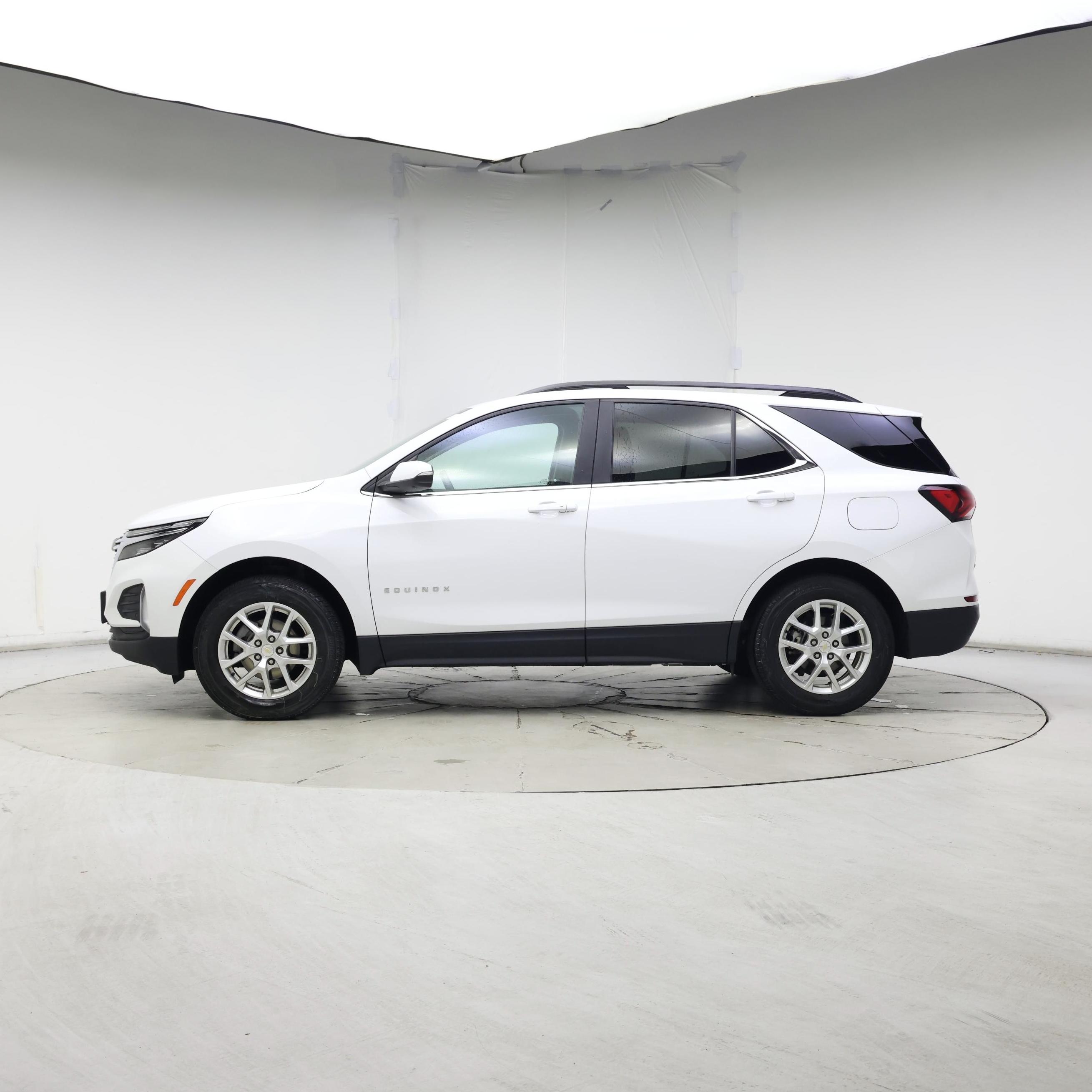 Thumbnail: 2022 Chevrolet Equinox - 3