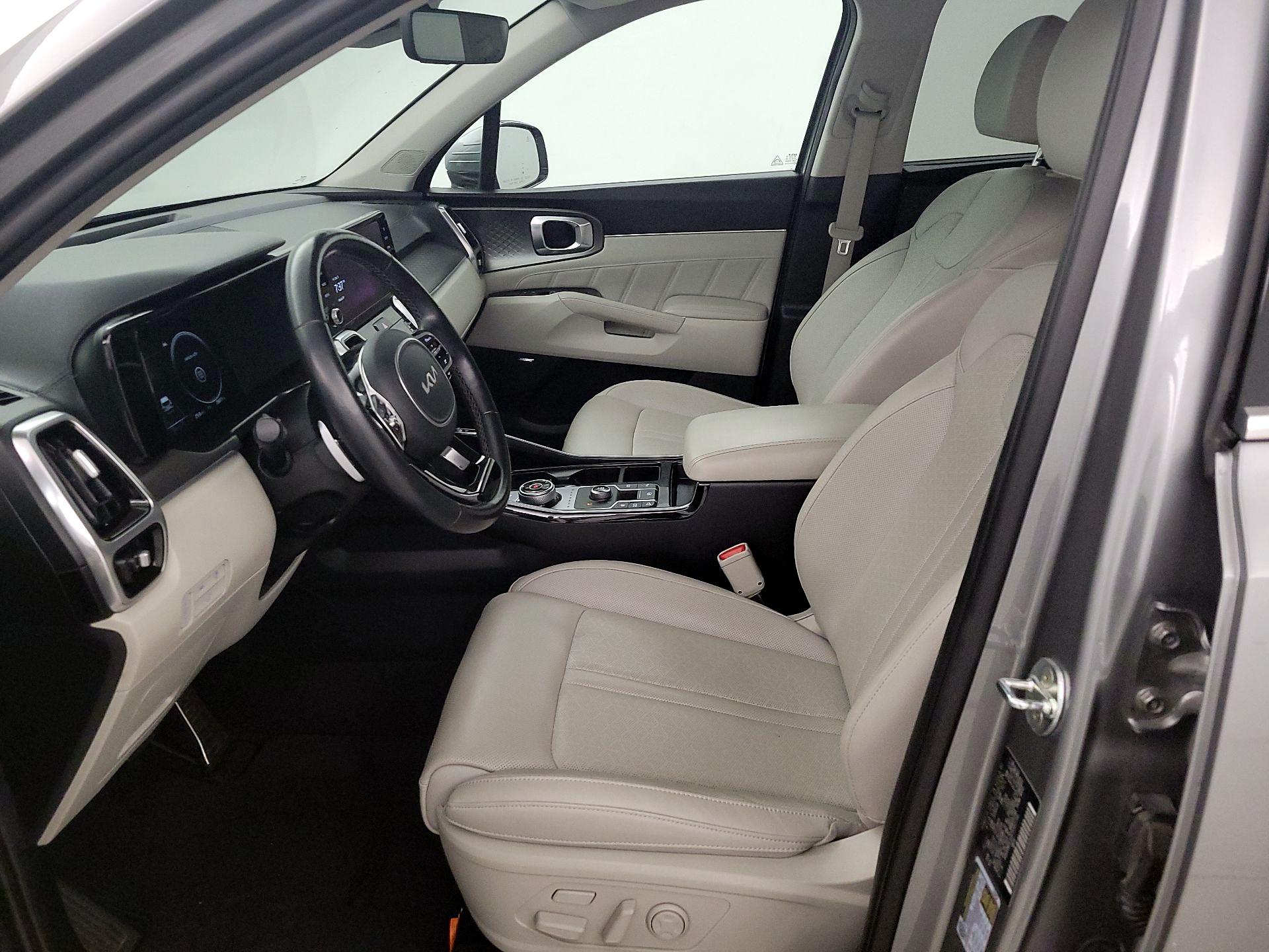 Thumbnail: 2023 Kia Sorento - 11