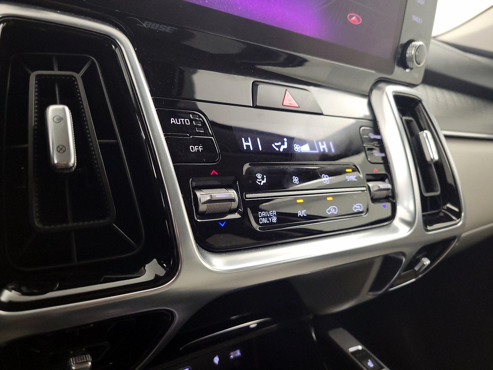 Thumbnail: 2023 Kia Sorento - 16