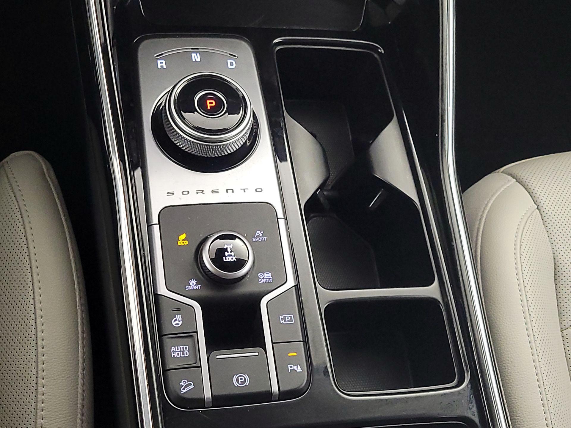 Thumbnail: 2023 Kia Sorento - 17