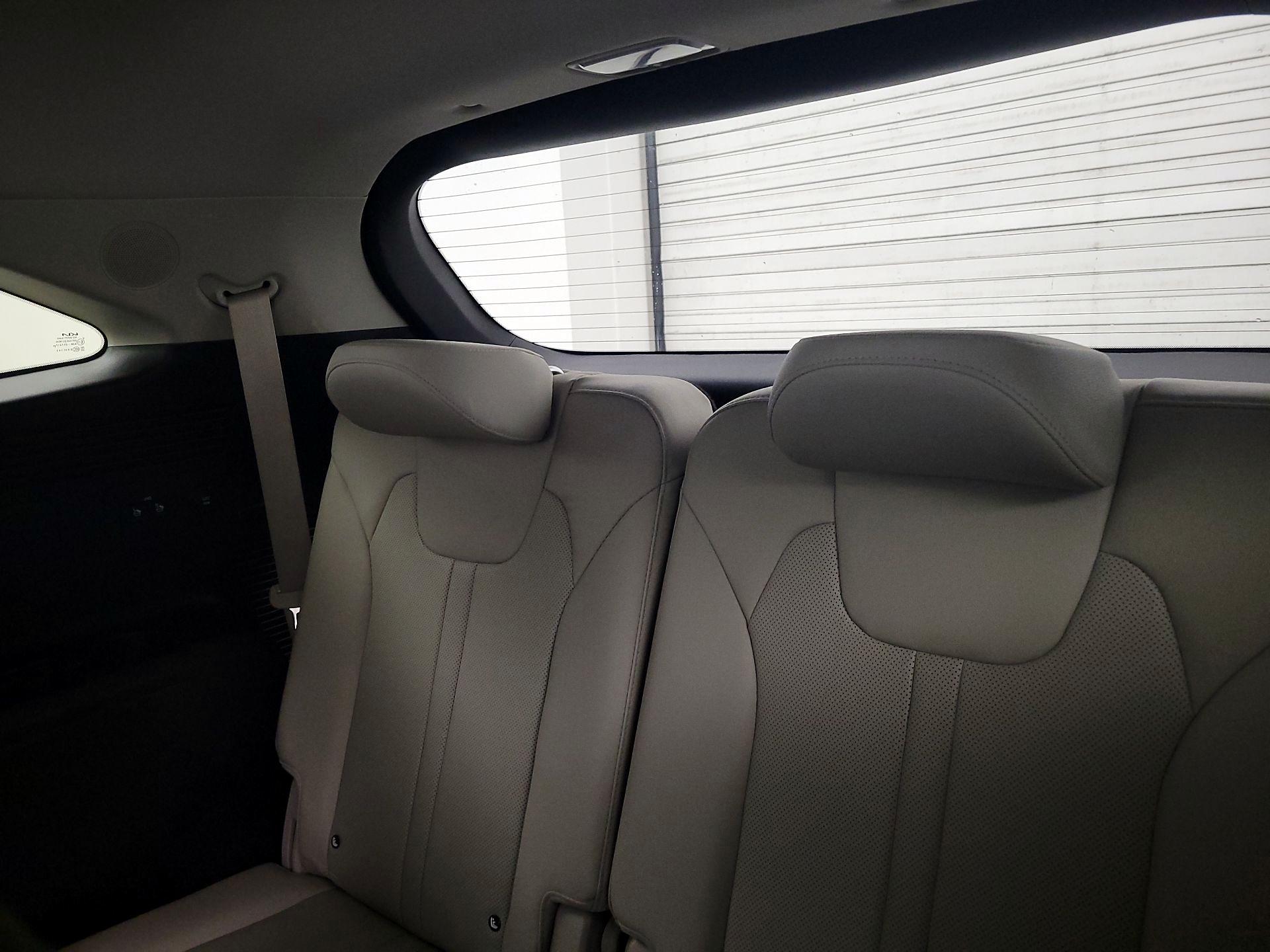 Thumbnail: 2023 Kia Sorento - 20