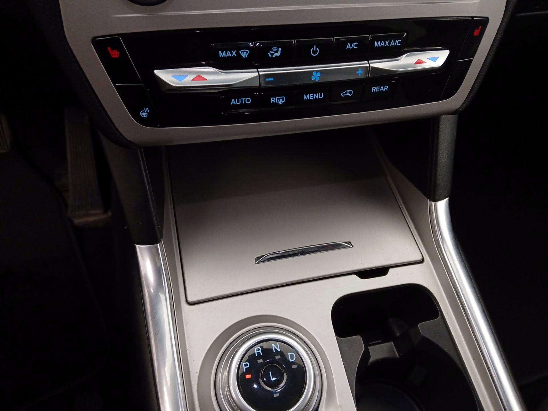 Thumbnail: 2022 Ford Explorer - 16