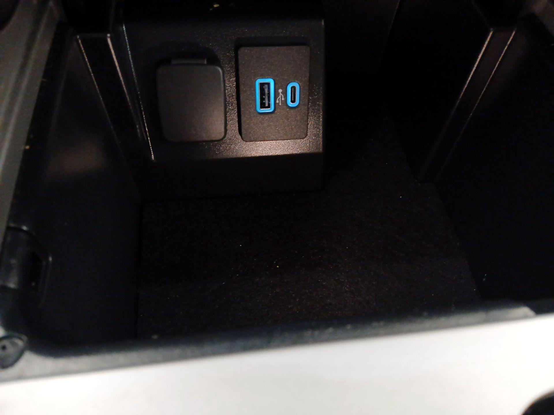 Thumbnail: 2022 Ford Explorer - 18