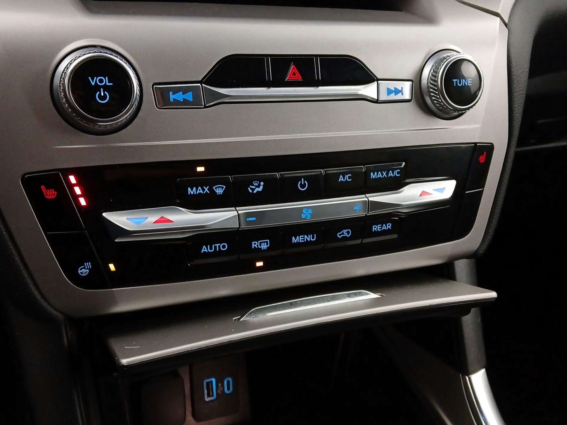 Thumbnail: 2022 Ford Explorer - 17