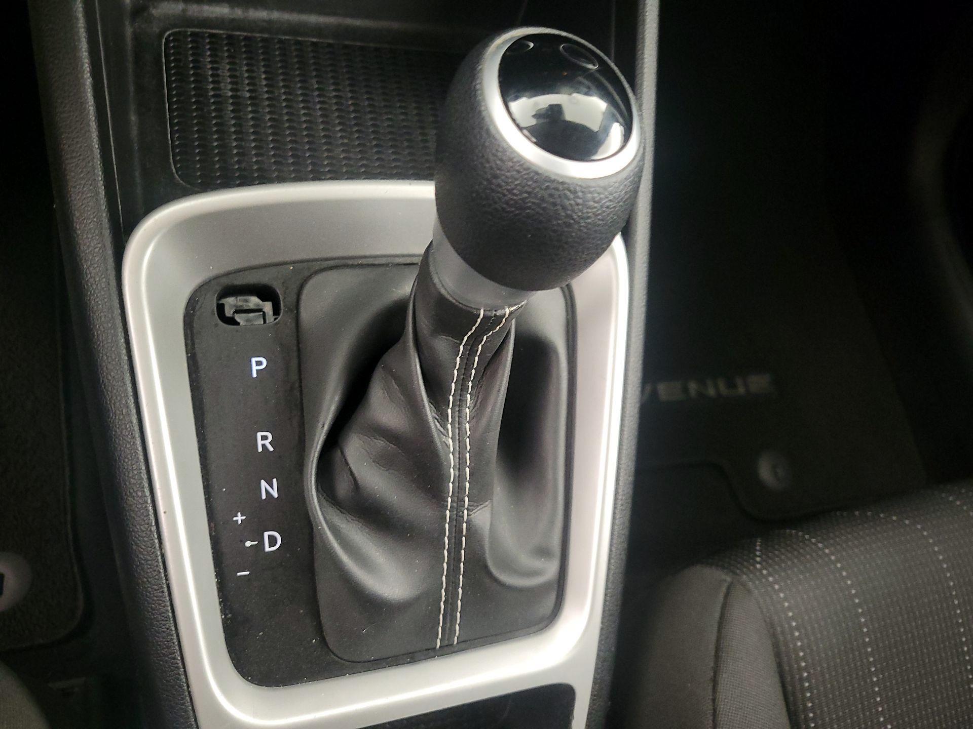 Thumbnail: 2023 Hyundai Venue - 17