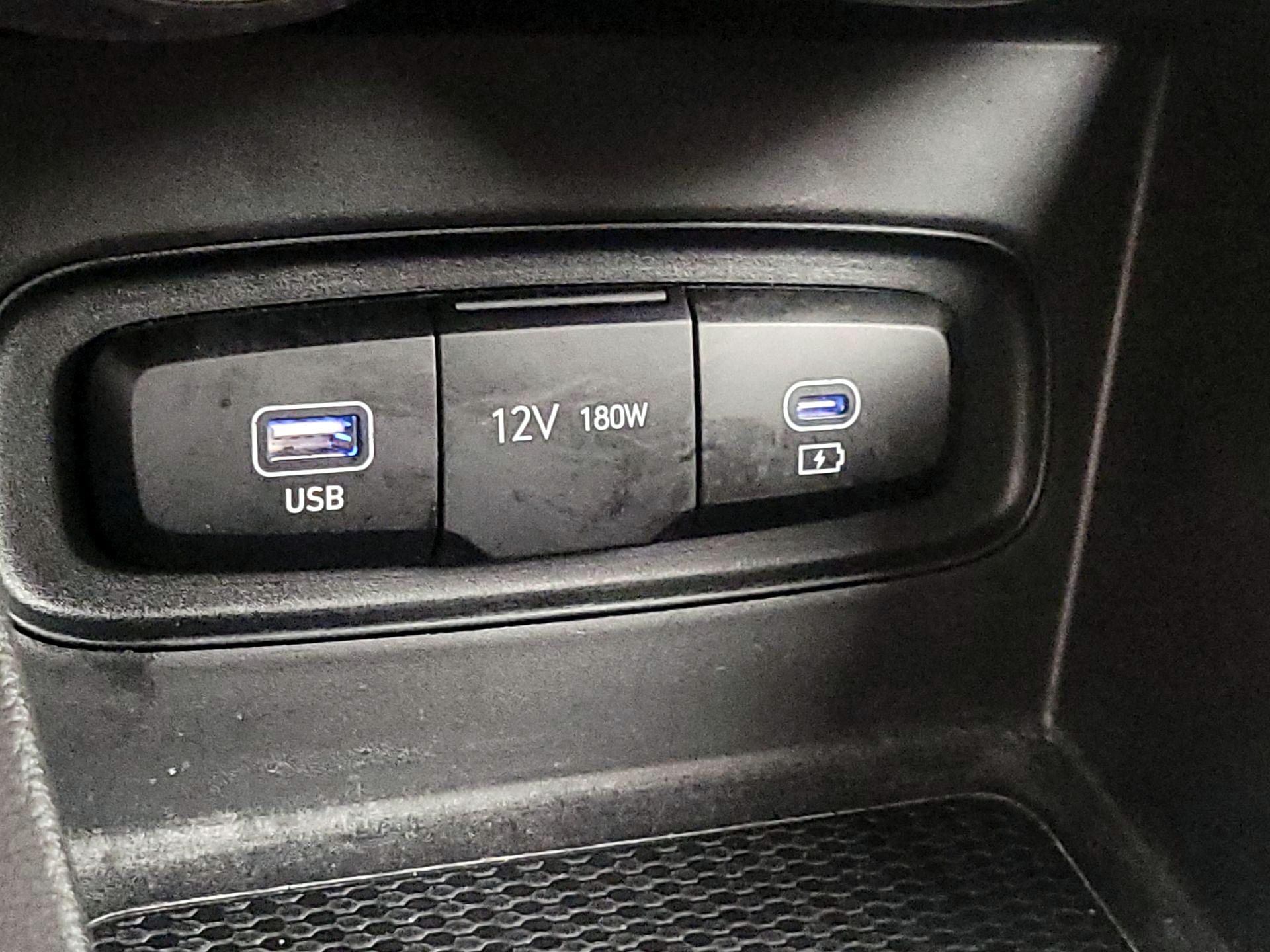 Thumbnail: 2023 Hyundai Venue - 18