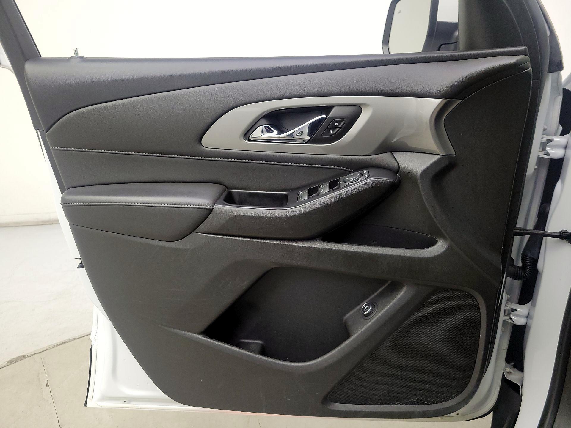 Thumbnail: 2023 Chevrolet Traverse - 12