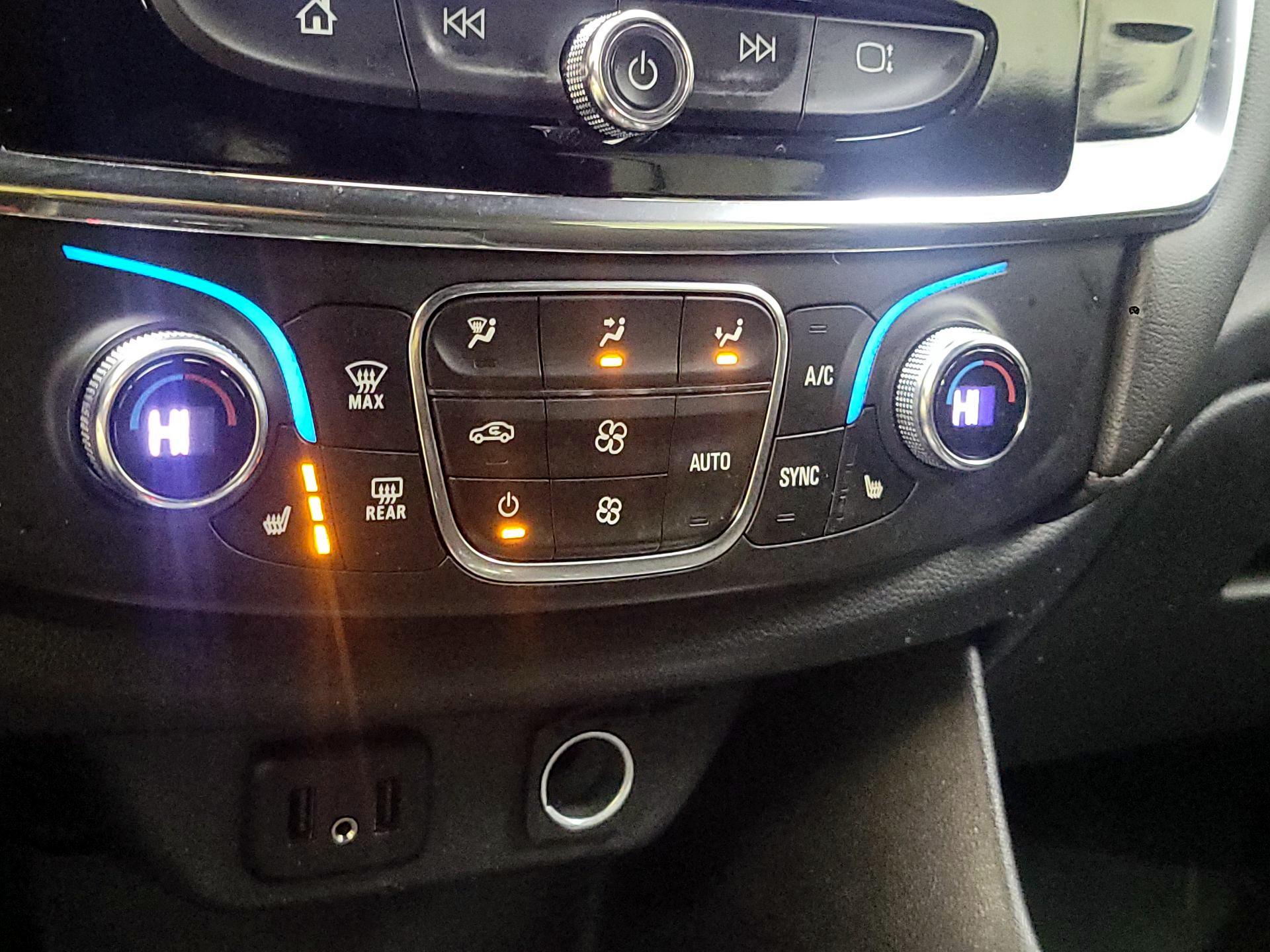 Thumbnail: 2023 Chevrolet Traverse - 16