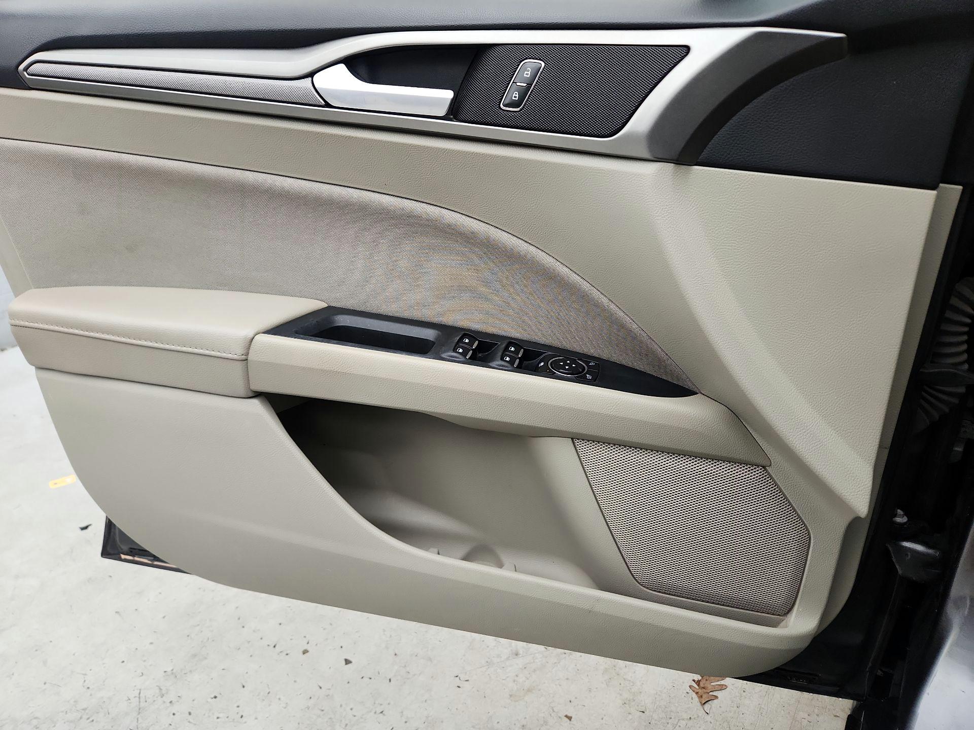 Thumbnail: 2018 Ford Fusion - 12