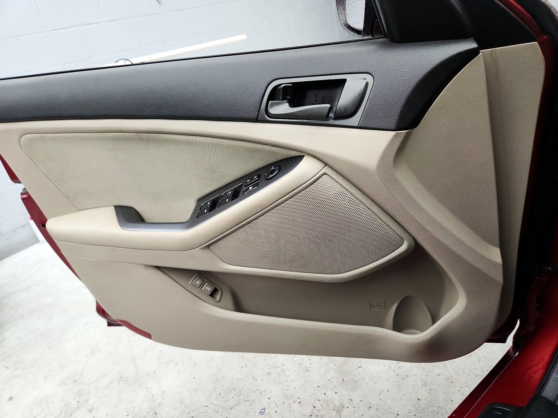 Thumbnail: 2015 Kia Optima - 12