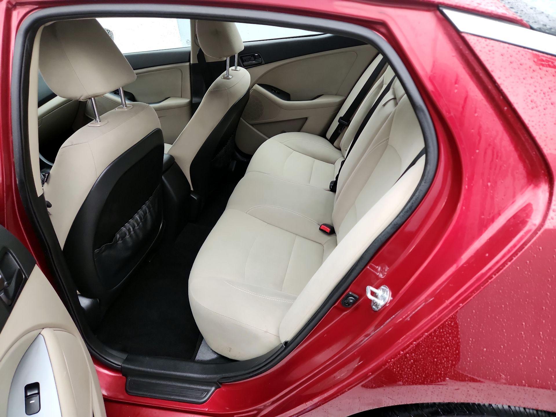 Thumbnail: 2015 Kia Optima - 18