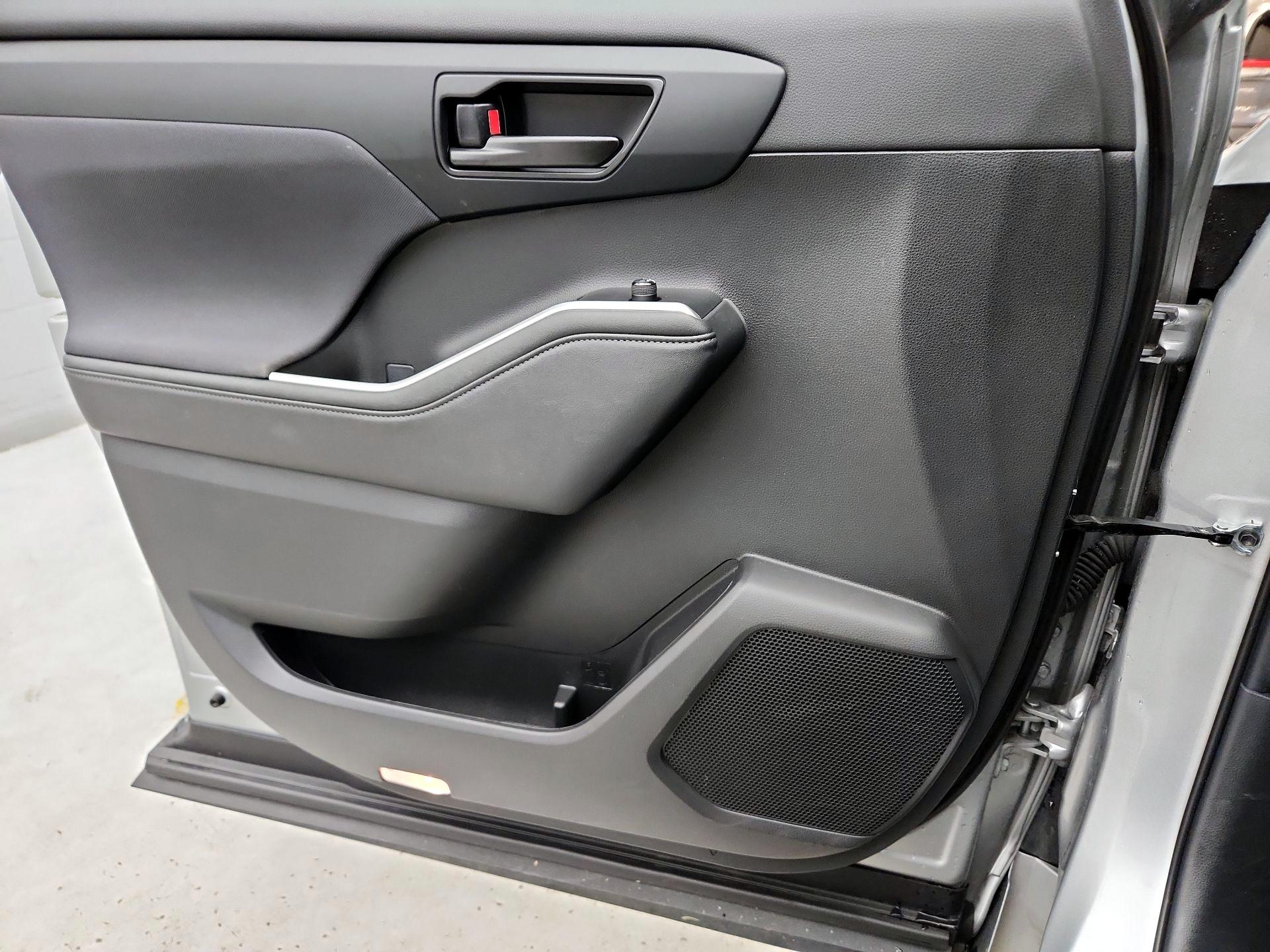 Thumbnail: 2024 Toyota Highlander - 12