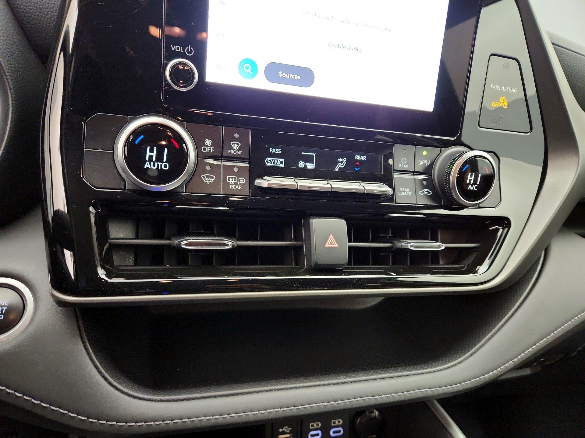 Thumbnail: 2024 Toyota Highlander - 16