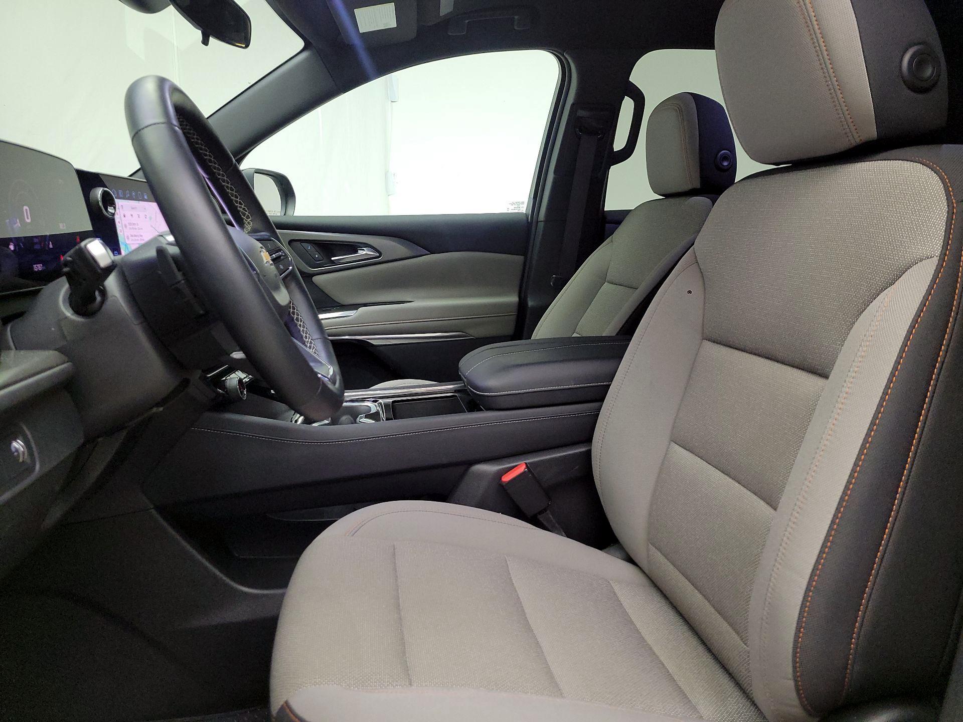 Thumbnail: 2025 Chevrolet Traverse - 11