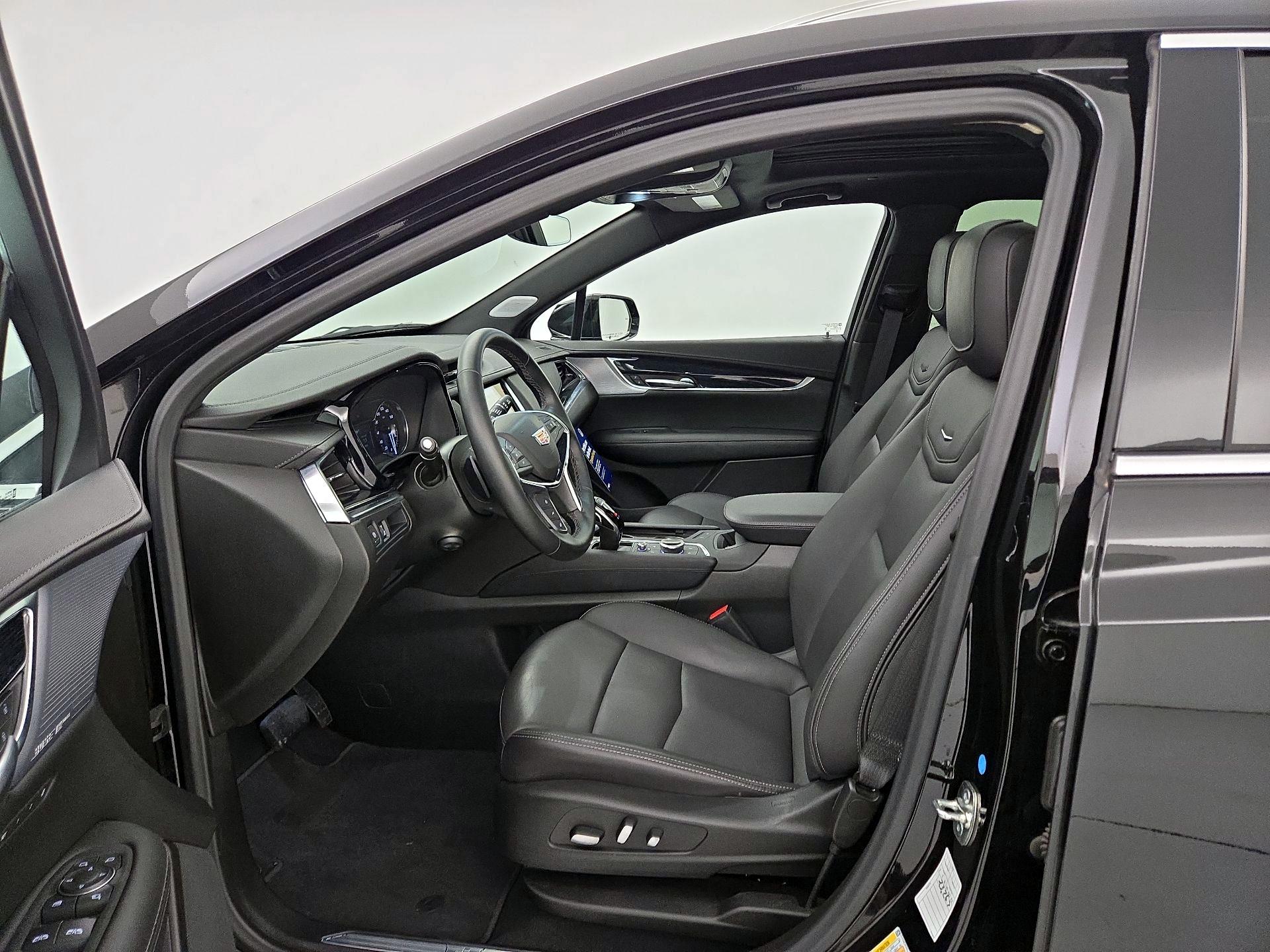 Thumbnail: 2025 Cadillac XT5 - 11