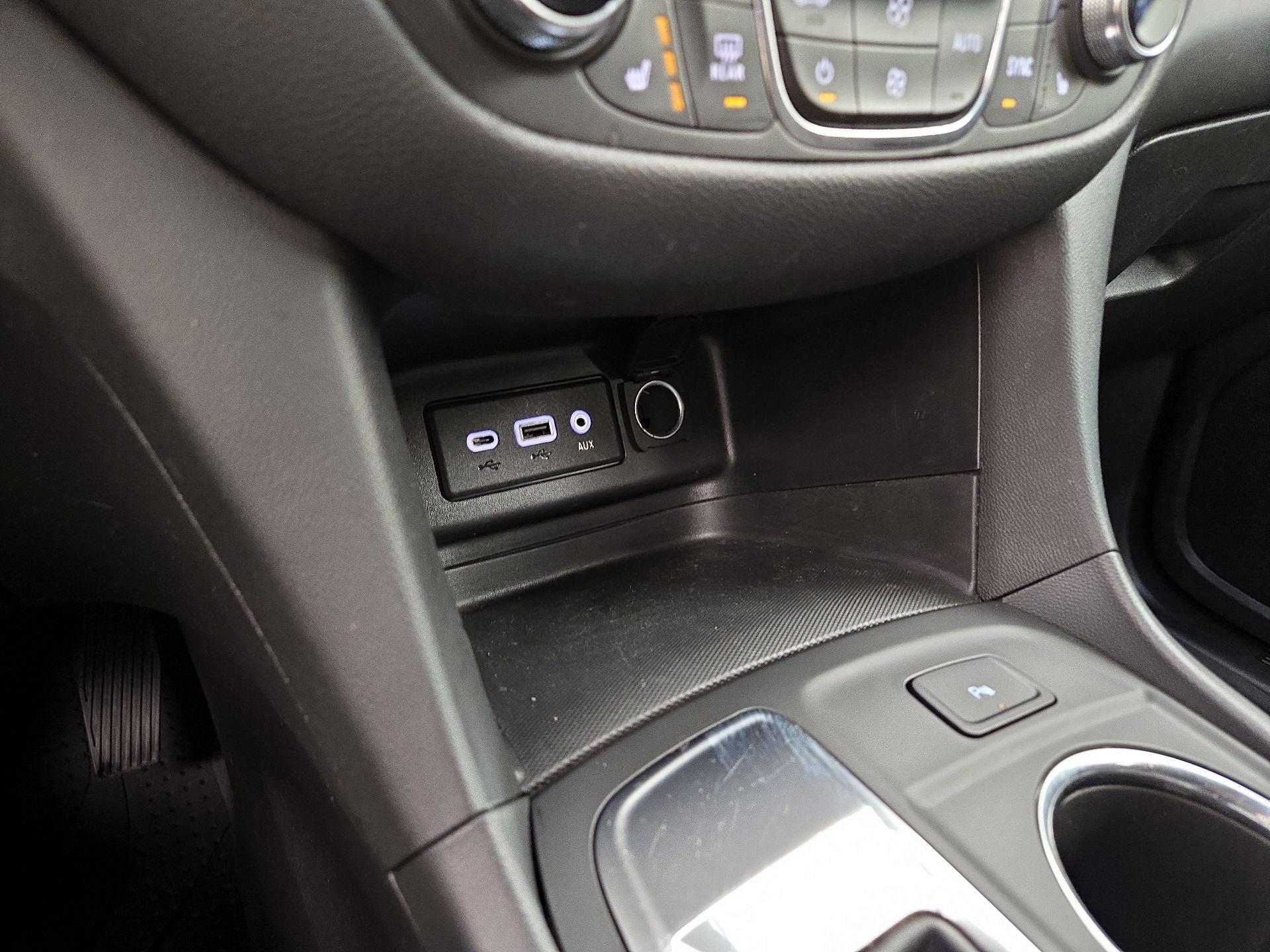 Thumbnail: 2022 Chevrolet Equinox - 18