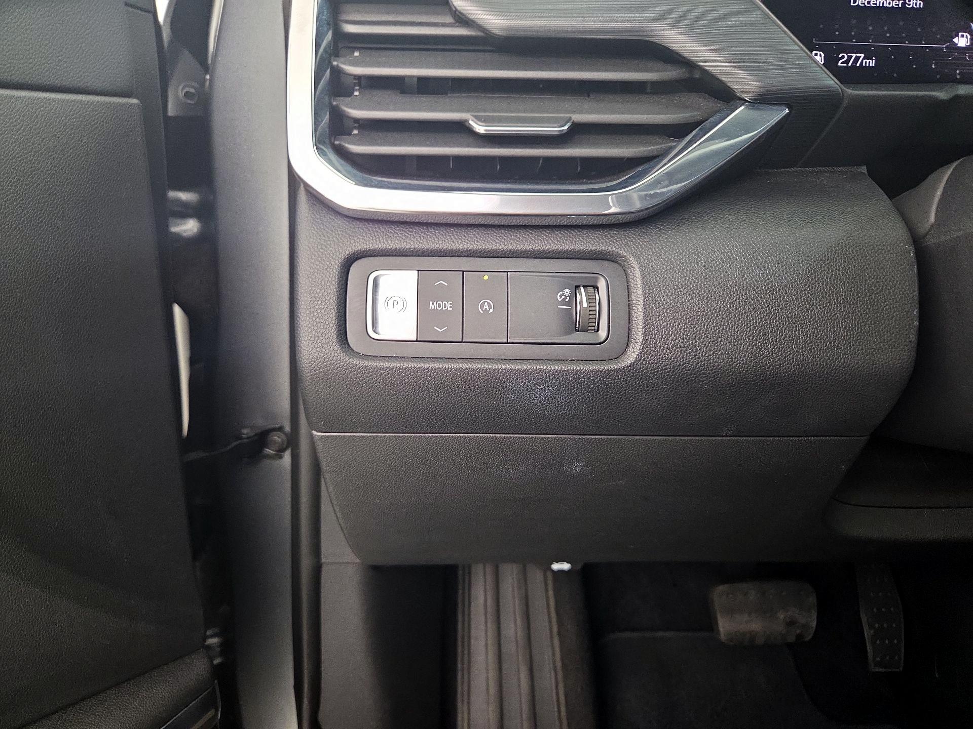 Thumbnail: 2025 GMC Acadia - 13