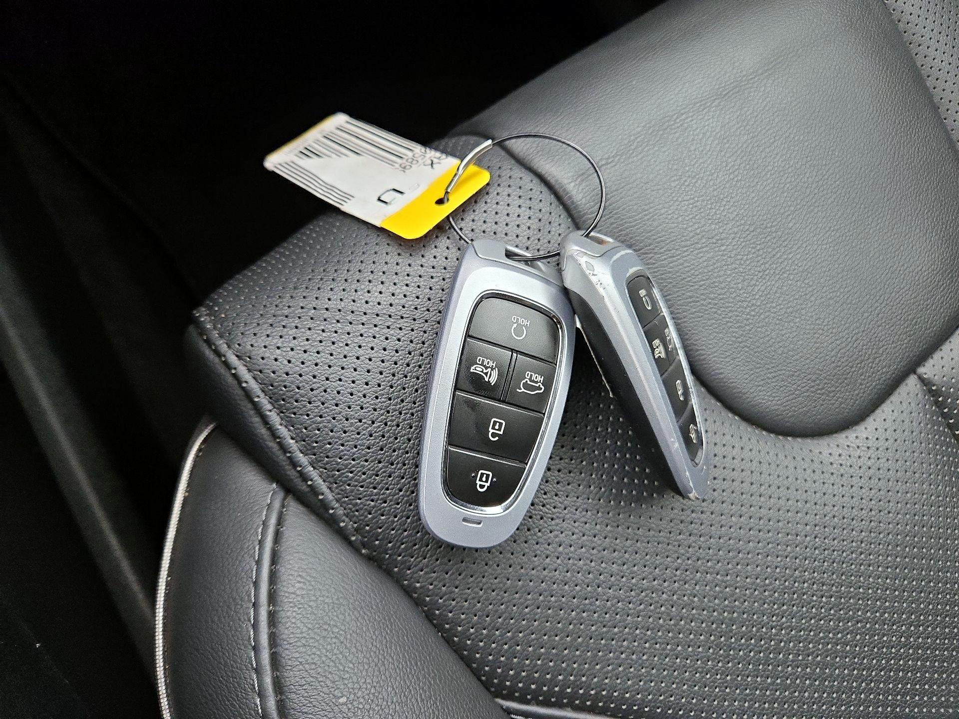 Thumbnail: 2022 Hyundai Santa Fe - 15