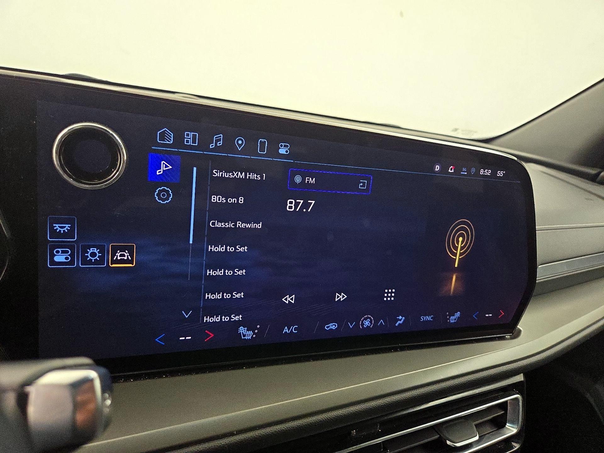 Thumbnail: 2025 Chevrolet Traverse - 16