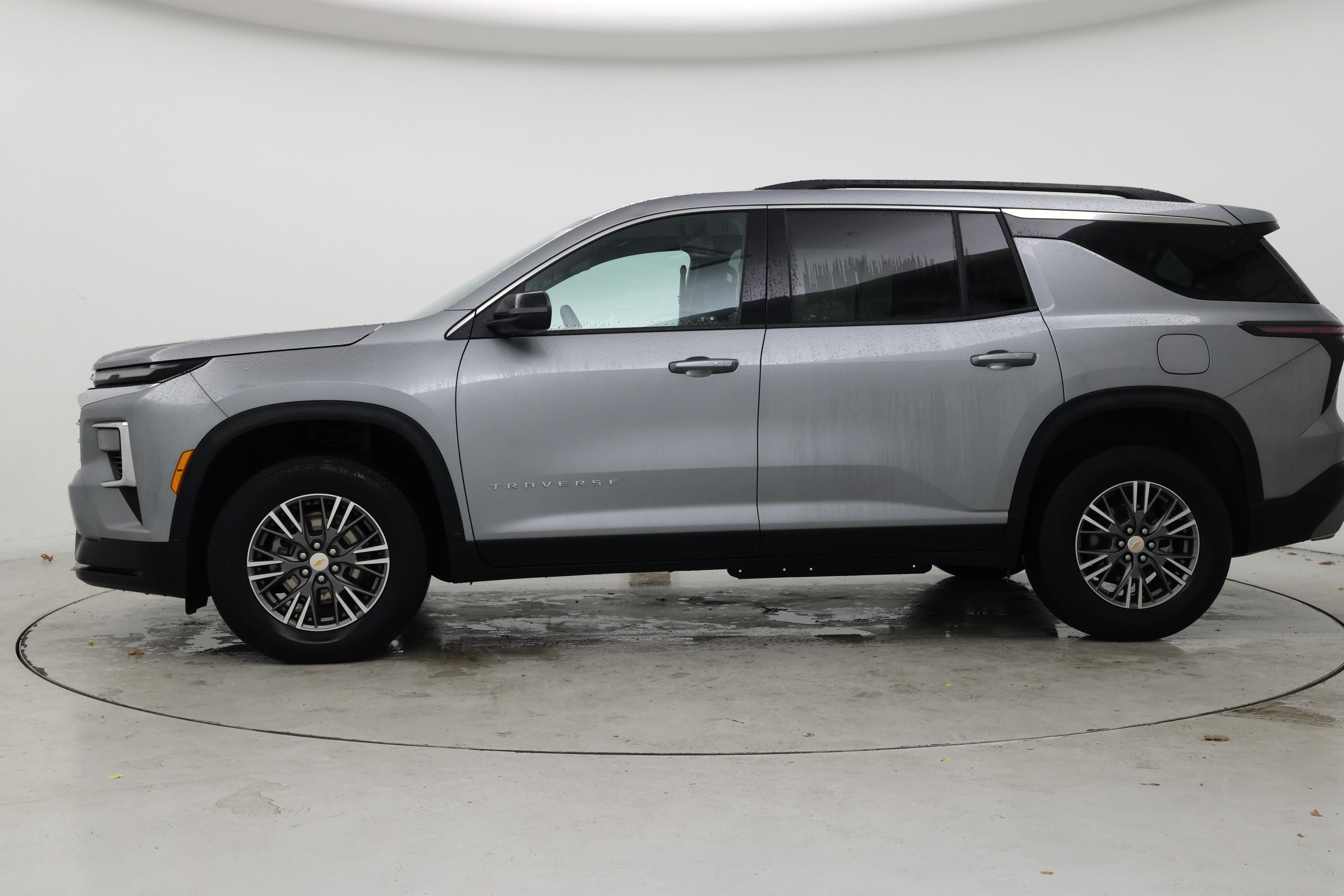 Thumbnail: 2025 Chevrolet Traverse - 3