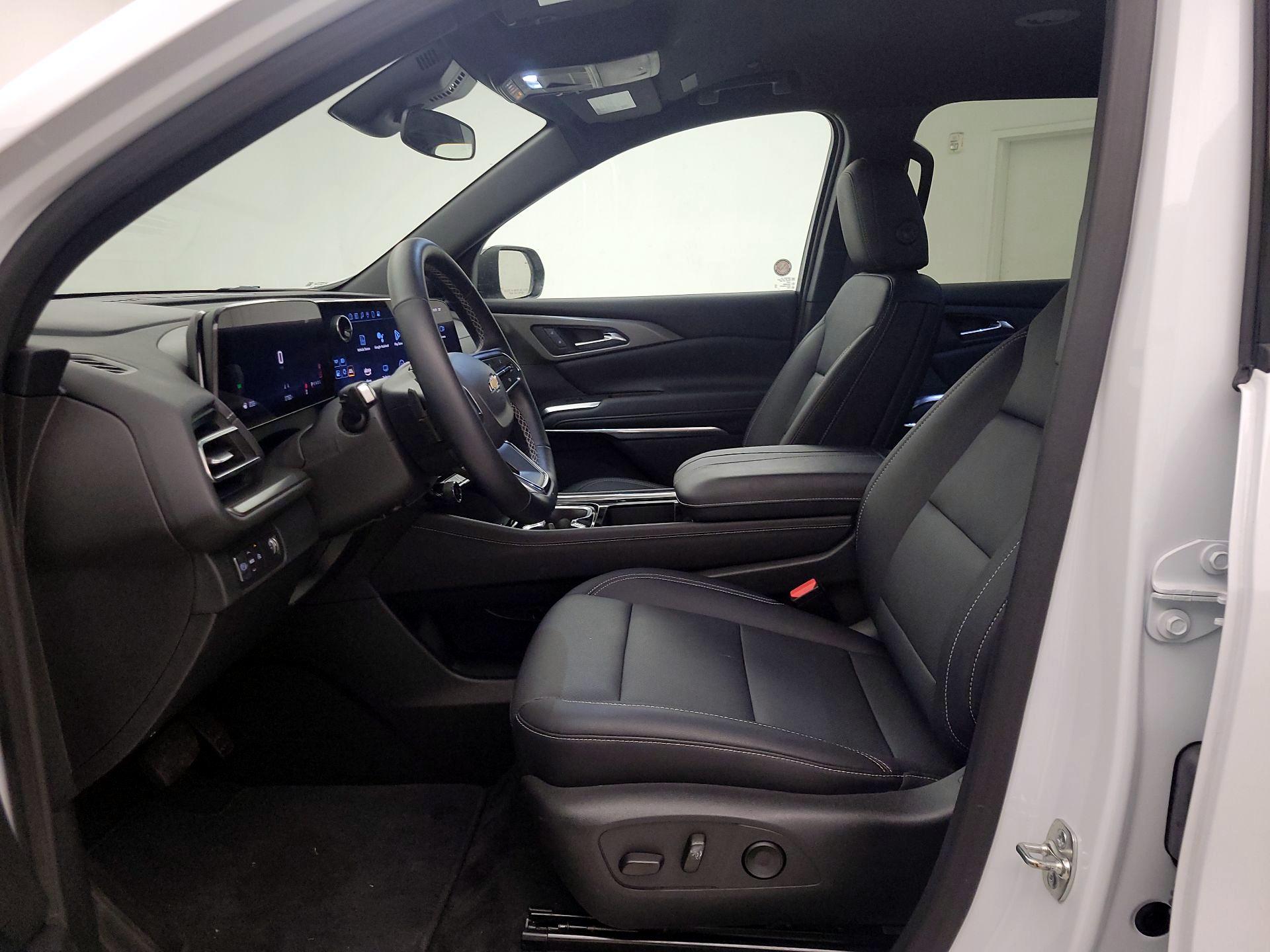 Thumbnail: 2025 Chevrolet Traverse - 11