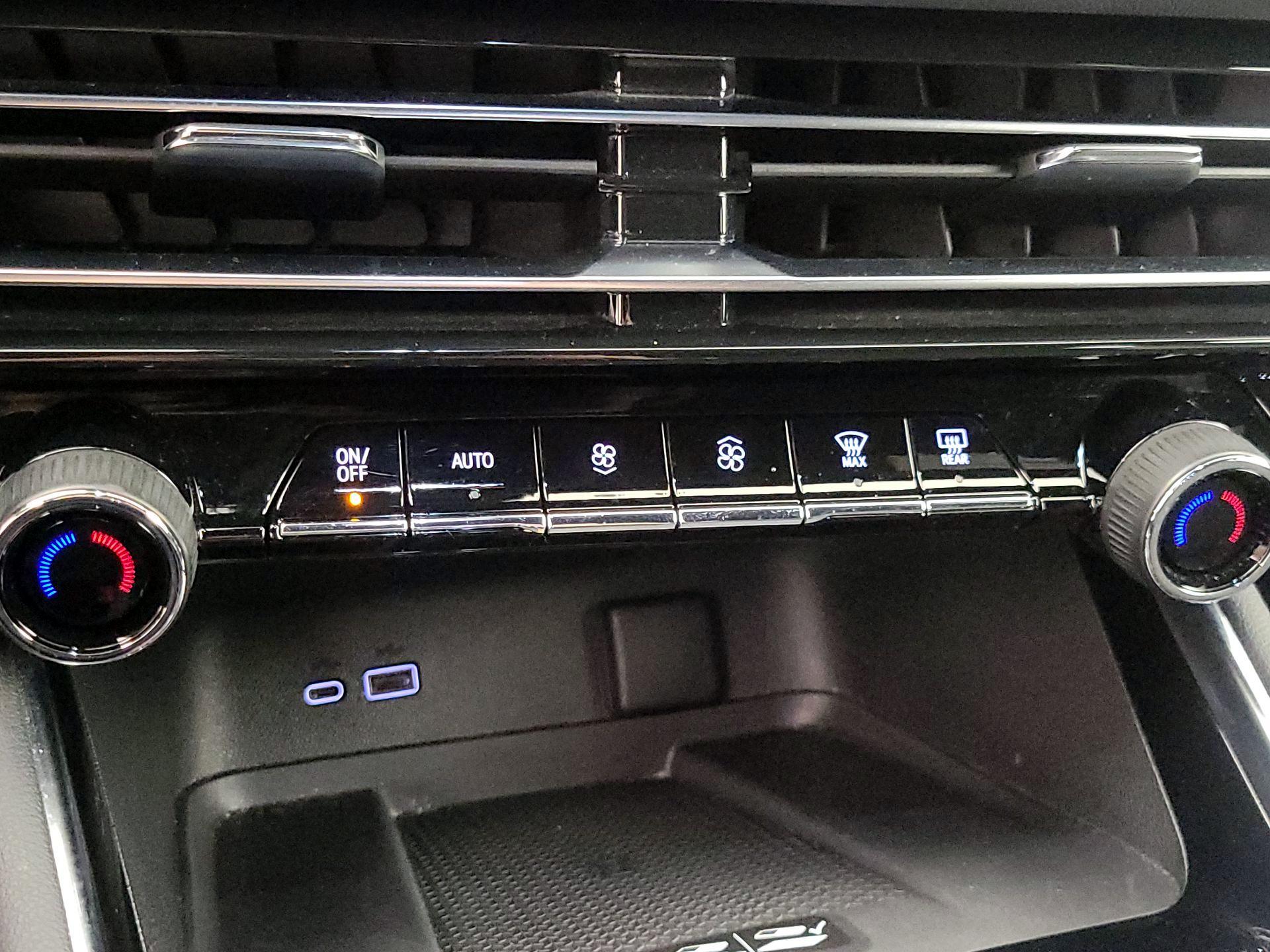 Thumbnail: 2025 Chevrolet Traverse - 16