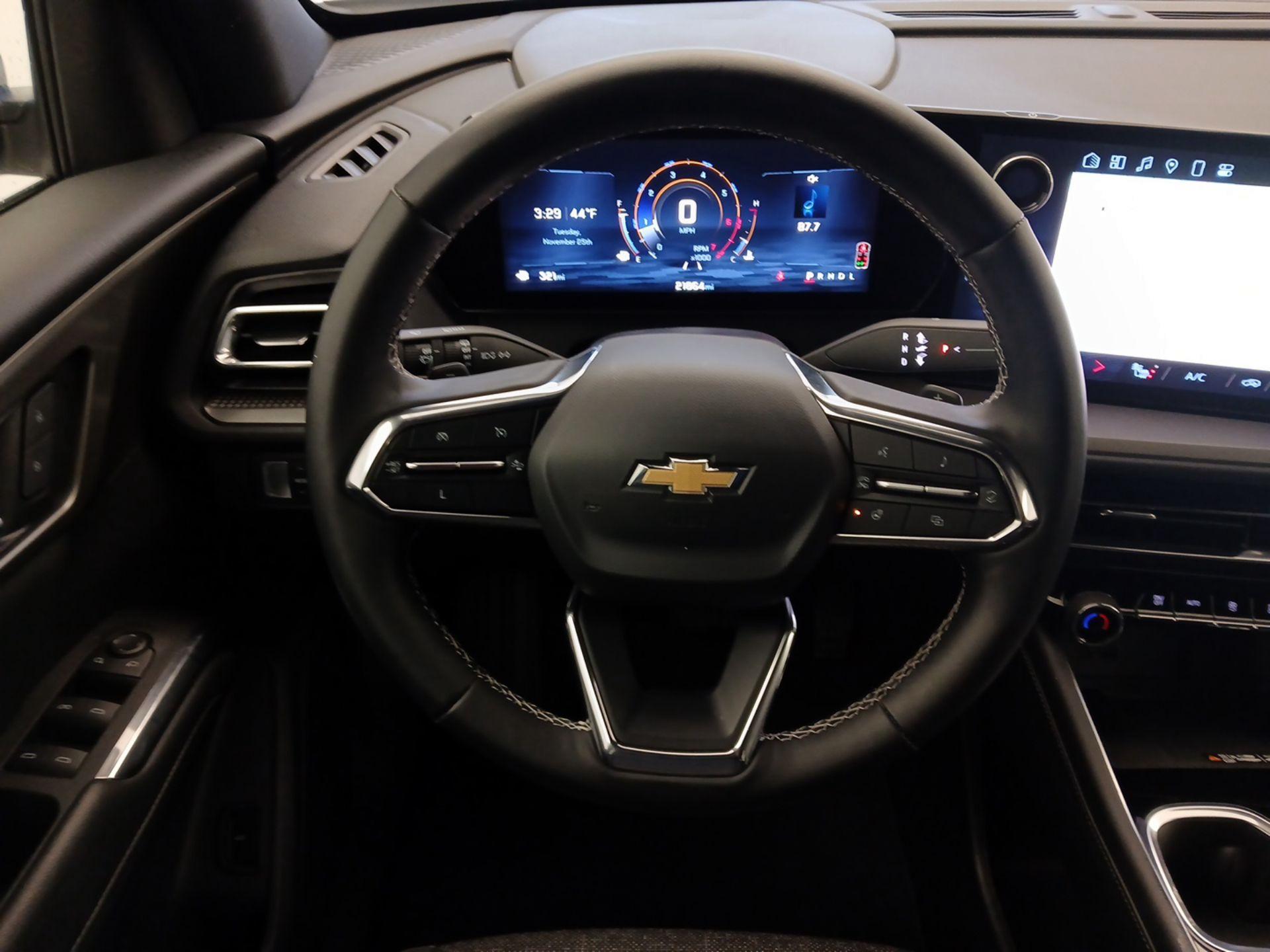 Thumbnail: 2025 Chevrolet Traverse - 10