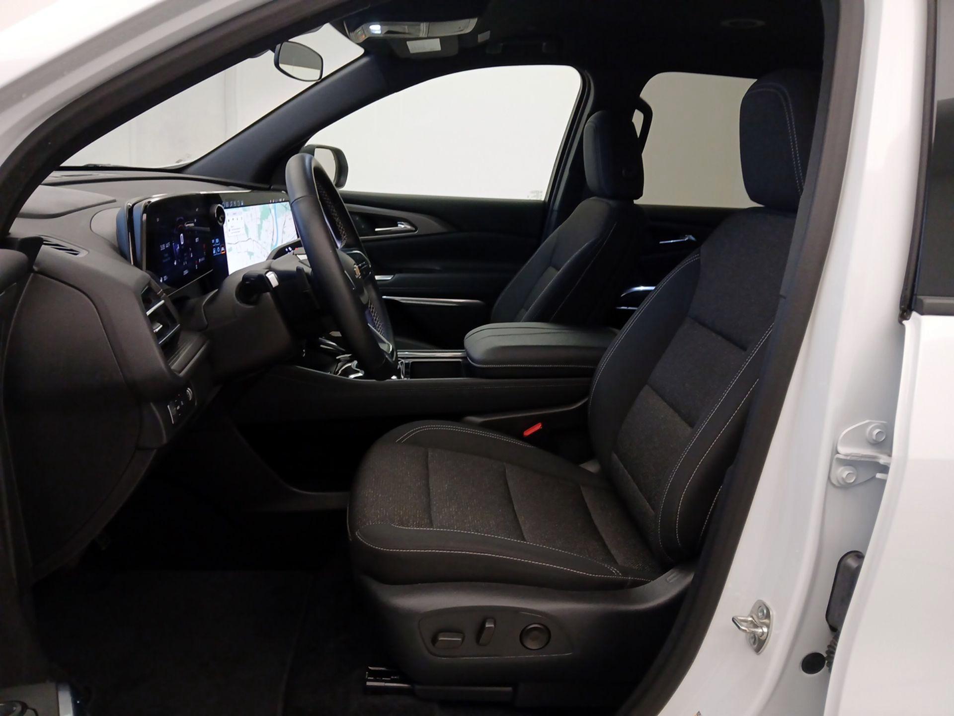 Thumbnail: 2025 Chevrolet Traverse - 11