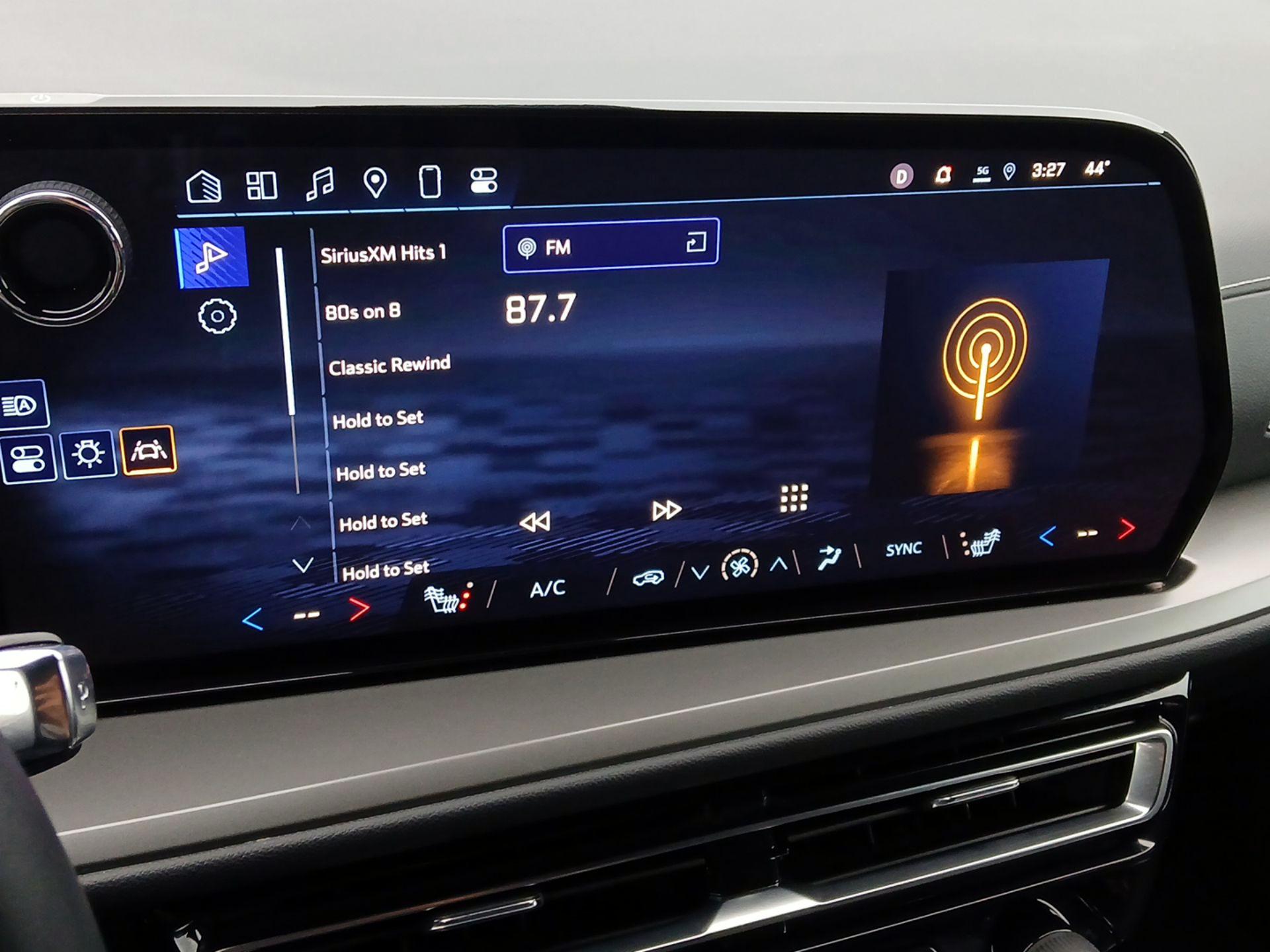 Thumbnail: 2025 Chevrolet Traverse - 16