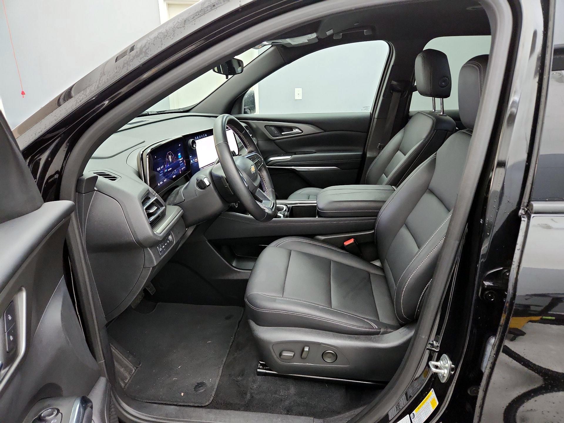 Thumbnail: 2025 Chevrolet Traverse - 11