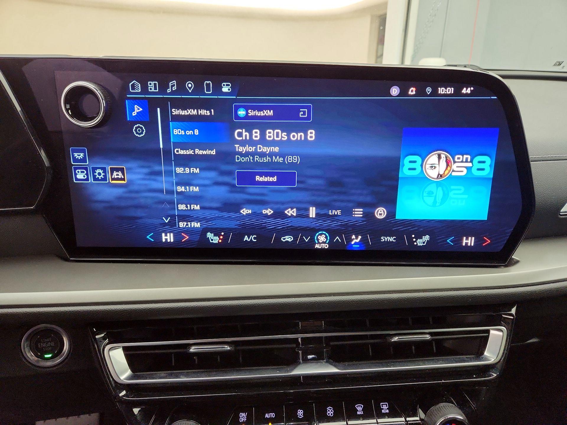 Thumbnail: 2025 Chevrolet Traverse - 16