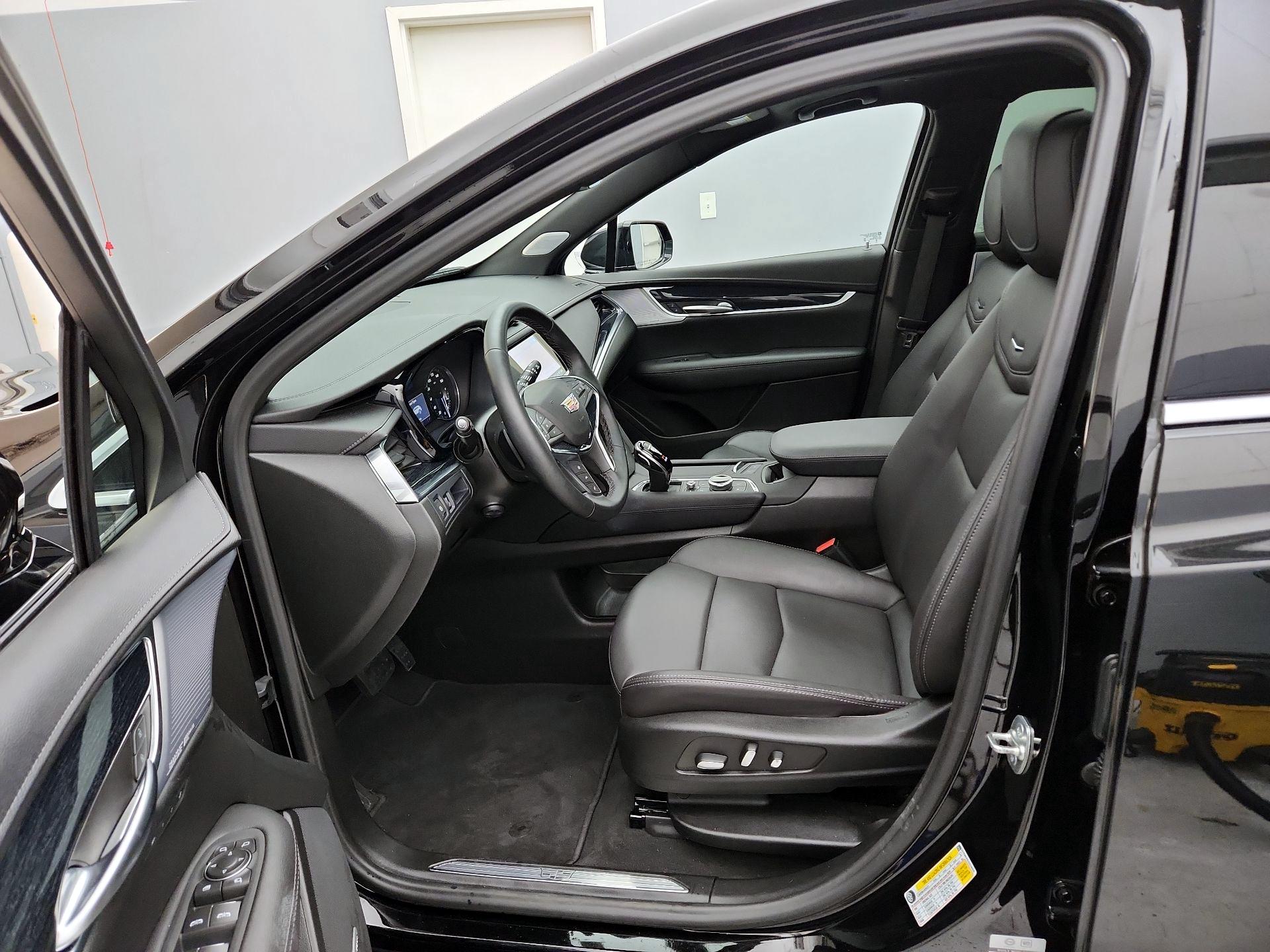 Thumbnail: 2025 Cadillac XT5 - 11